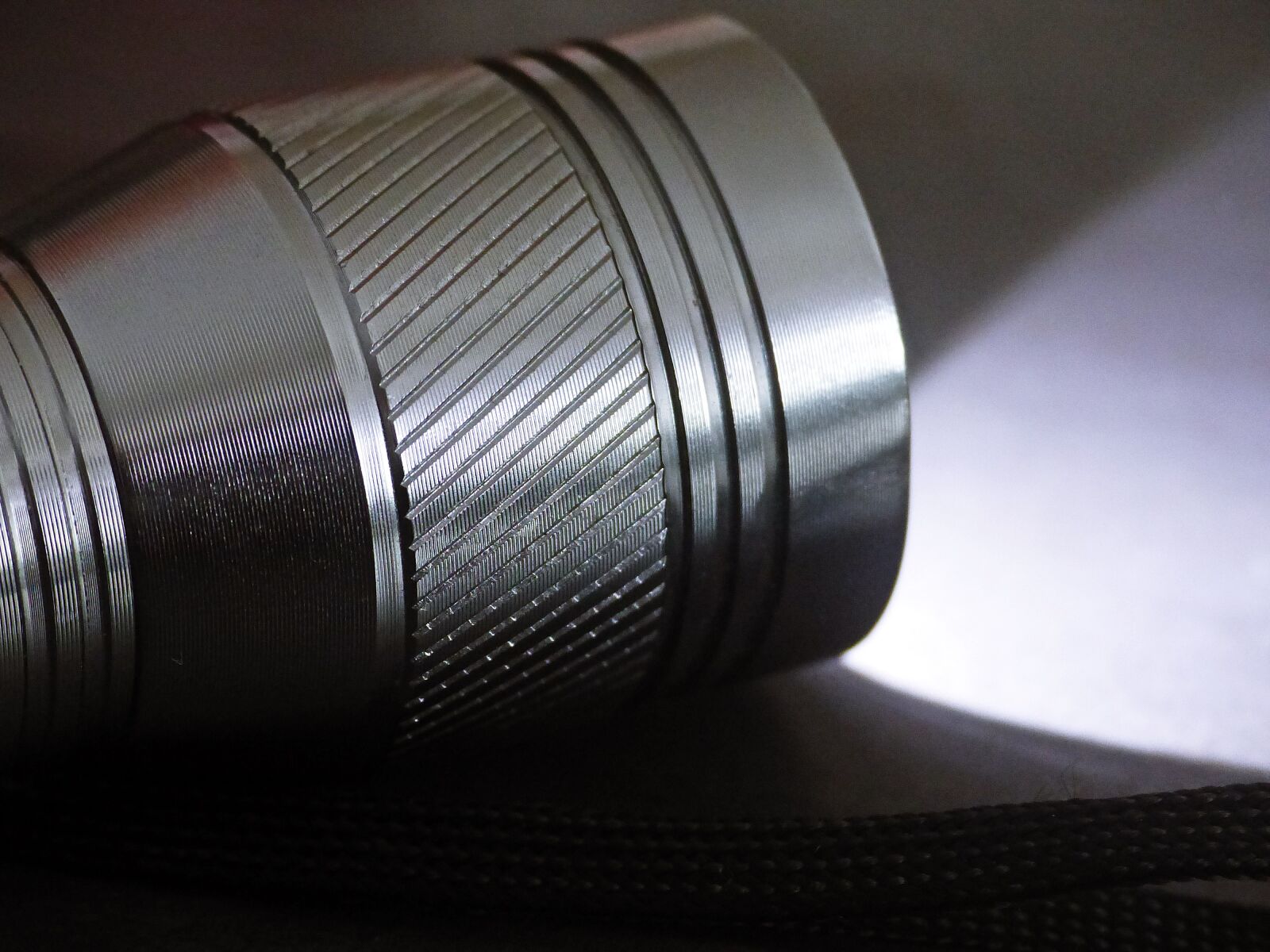Panasonic Lumix DMC-FZ200 sample photo. Flashlight, light, dark photography