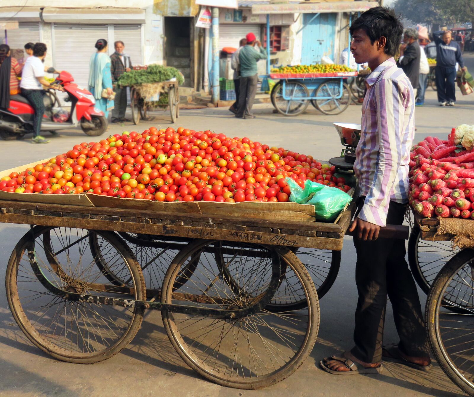 Canon PowerShot SX710 HS sample photo. Street trading, tomatoes, dealer photography