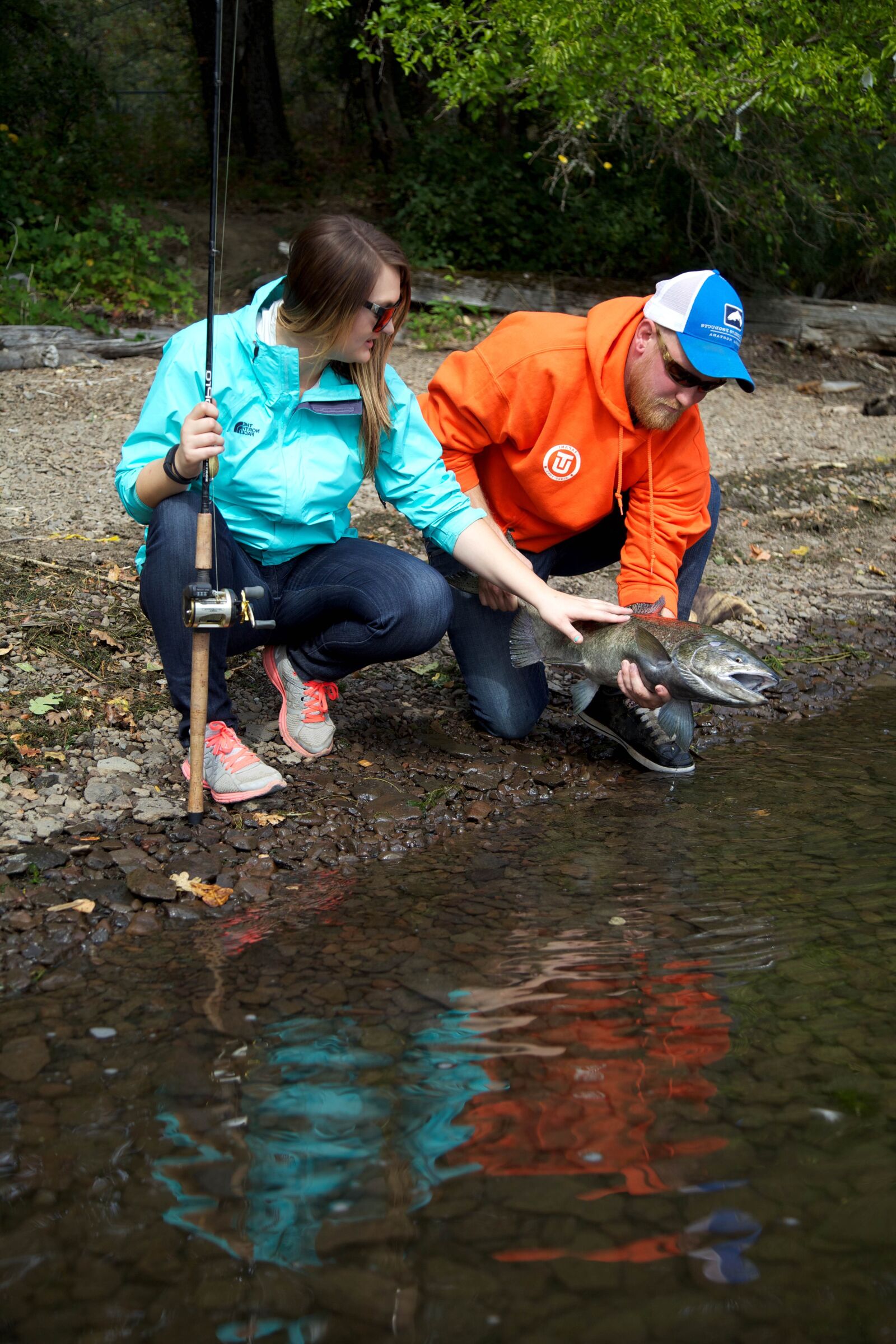 Canon EOS 5D Mark II sample photo. Releasing, fall, chinook, salmon photography