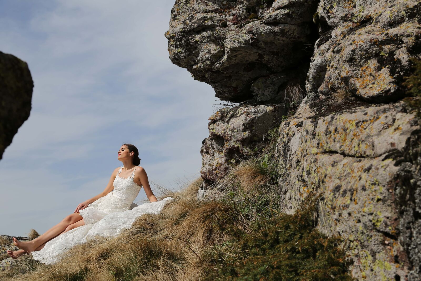 Canon EF 24-105mm F4L IS USM sample photo. Mountaineer, young woman, relaxation photography