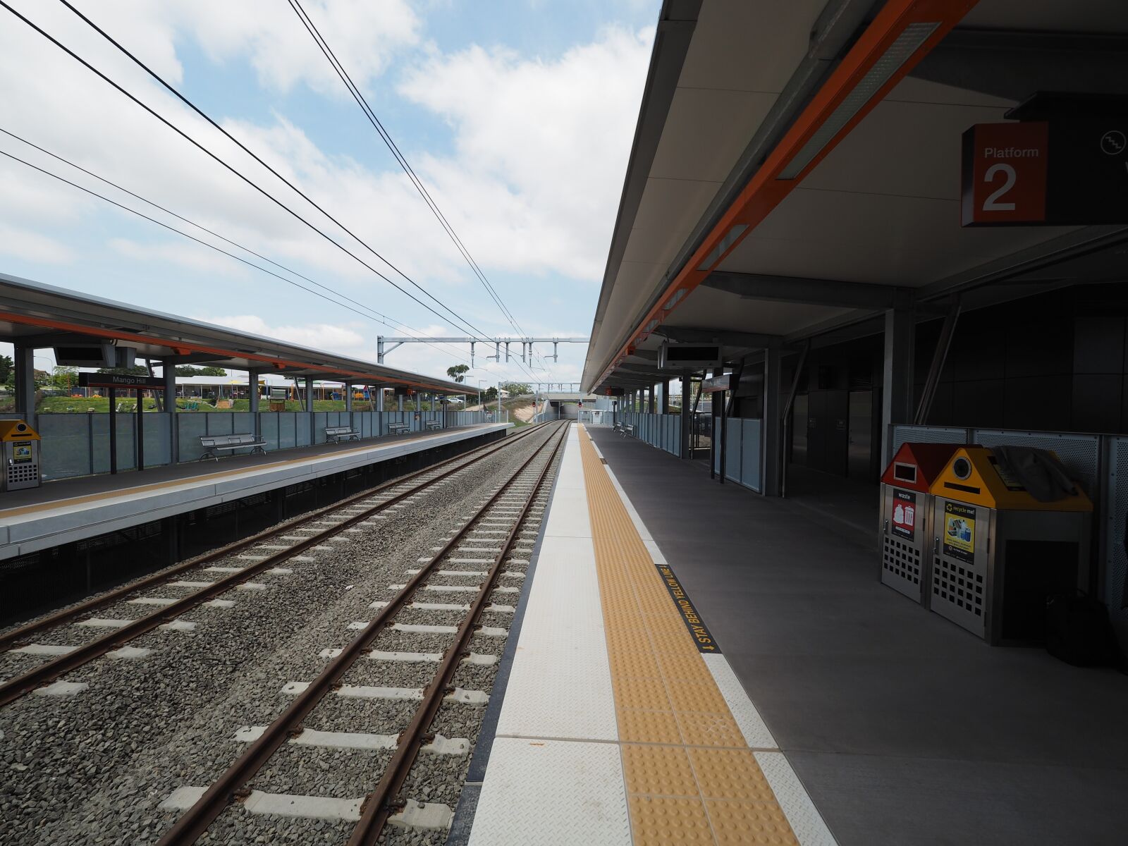 Olympus OM-D E-M5 II + Olympus M.Zuiko Digital ED 7-14mm F2.8 PRO sample photo. Train, train station, rail photography