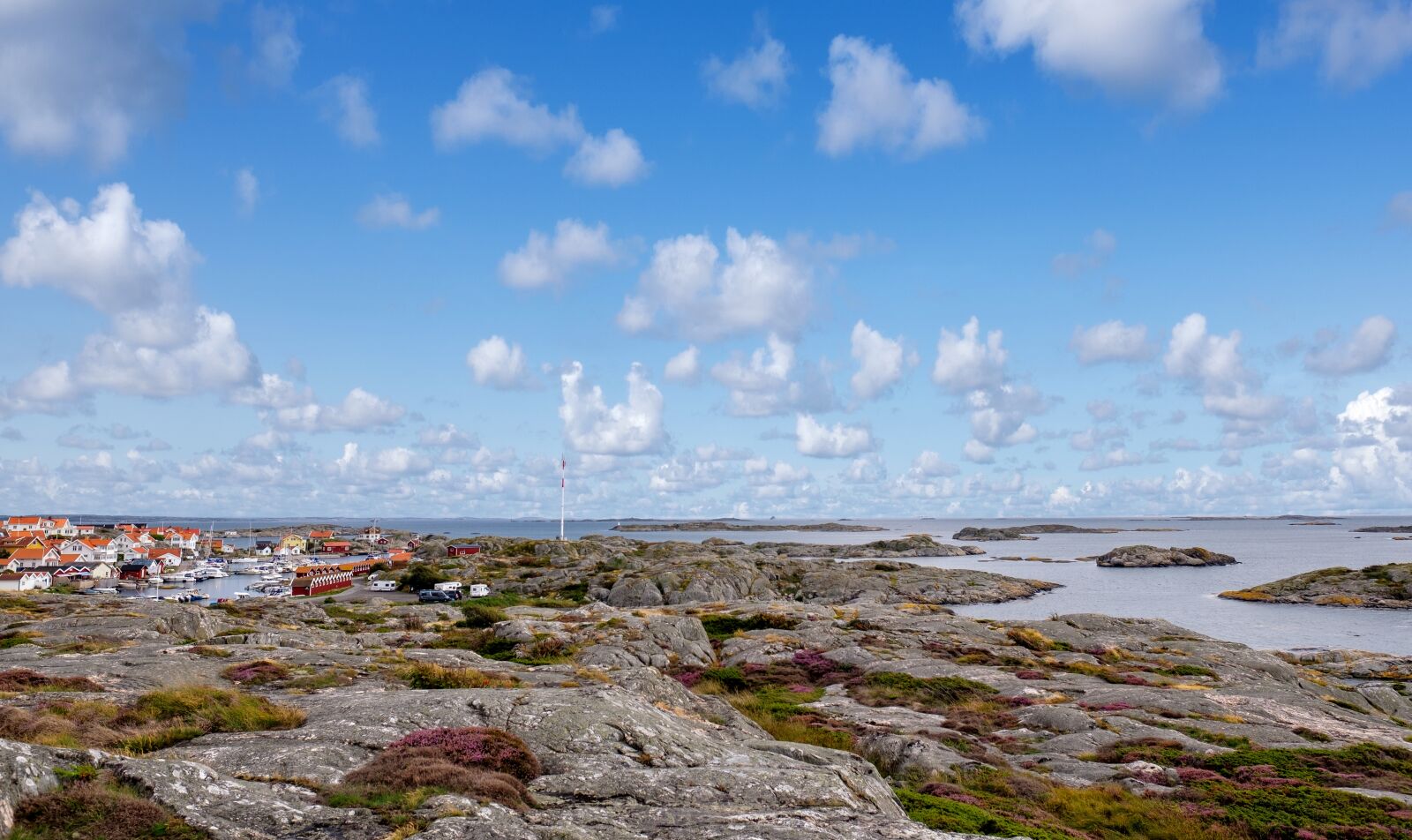 Fujifilm X-T2 + Fujifilm XF 16mm F1.4 R WR sample photo. Coast, beach, village photography