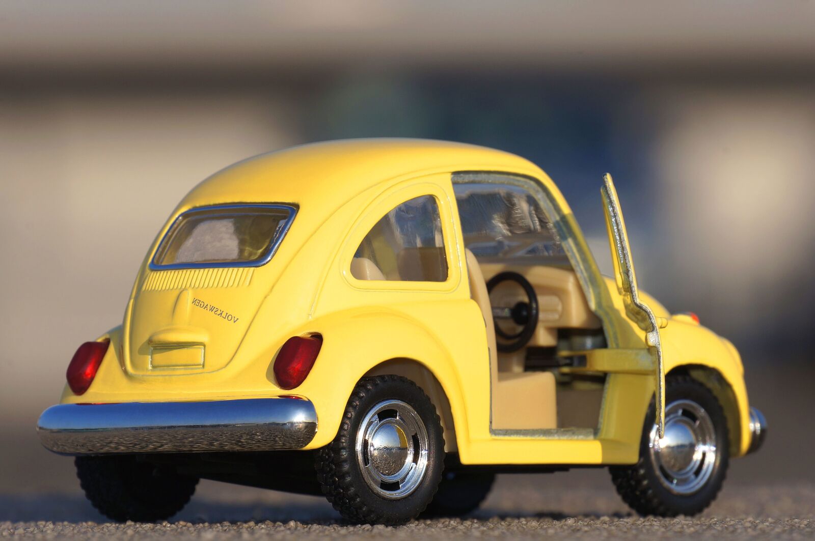 Sony Alpha NEX-5N + Sony E 55-210mm F4.5-6.3 OSS sample photo. Toy, automobile, wheel, yellow photography