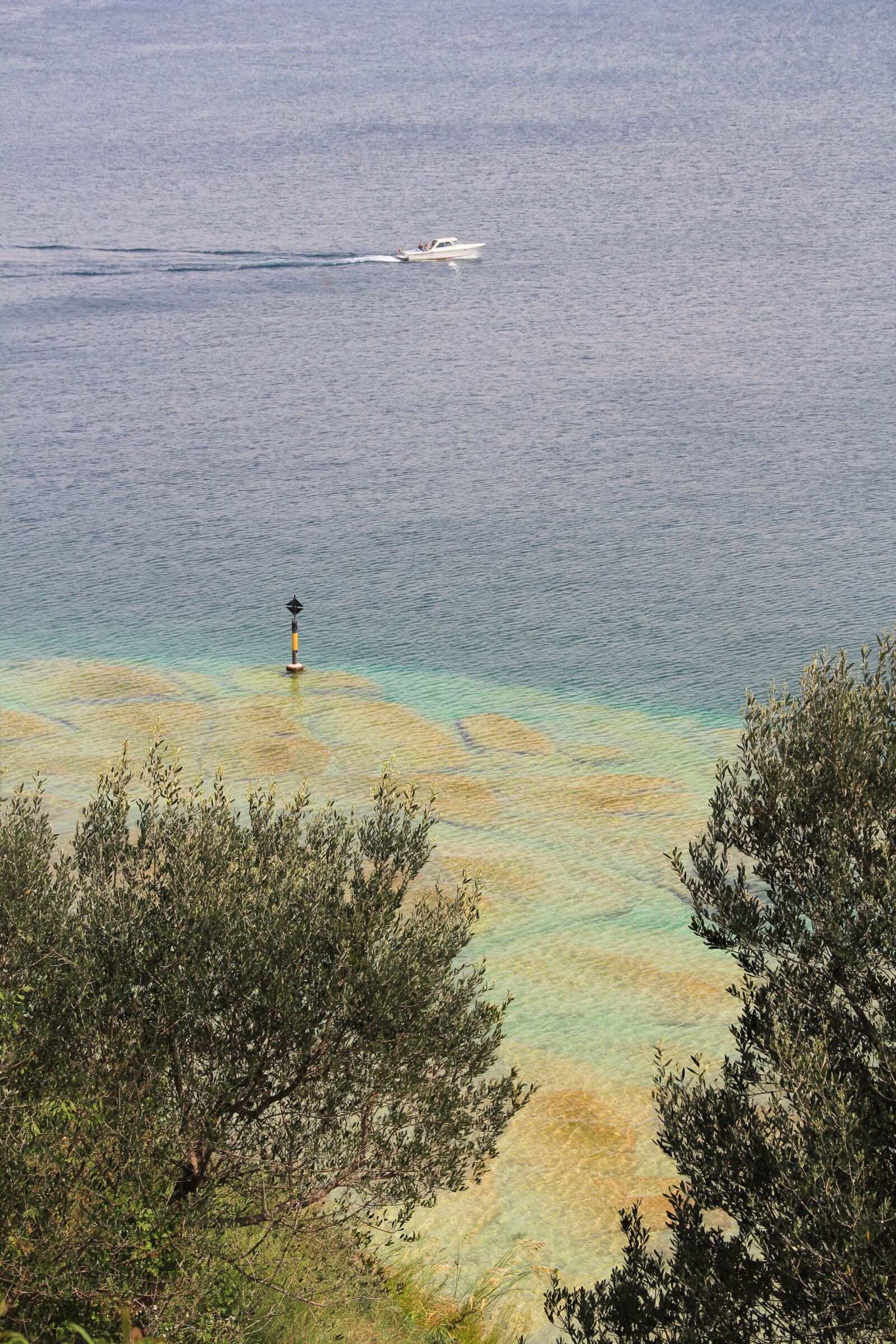 Canon EOS 550D (EOS Rebel T2i / EOS Kiss X4) sample photo. Lake, beach, water photography