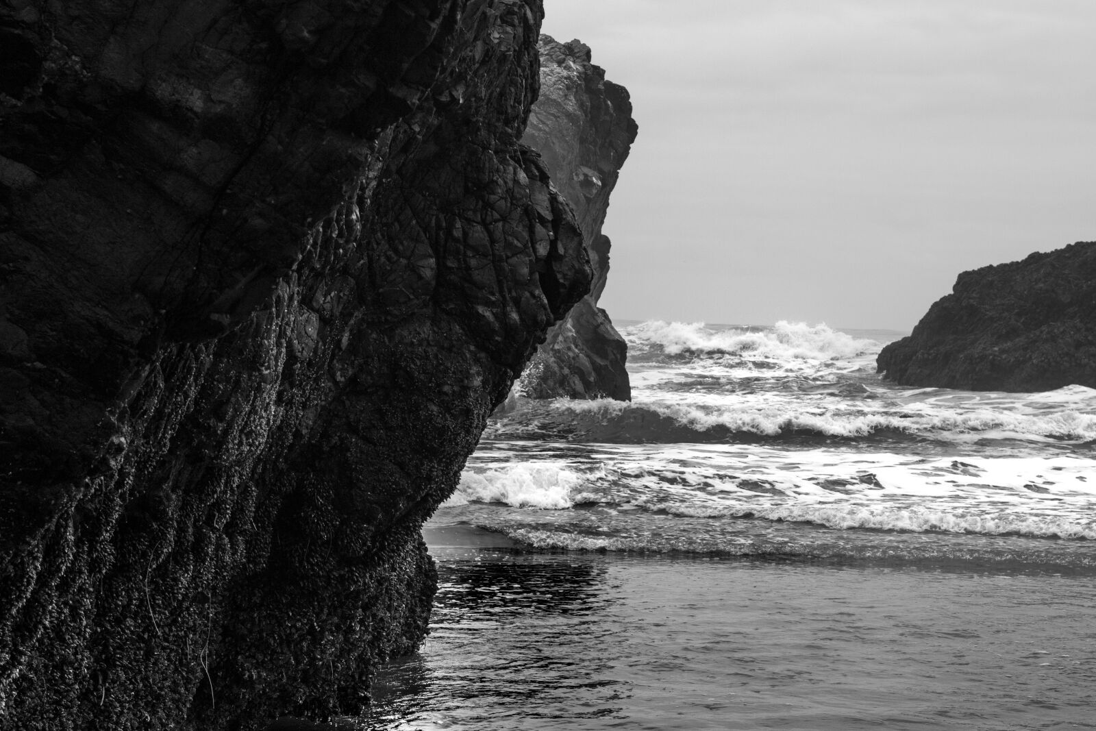 Canon EOS 750D (EOS Rebel T6i / EOS Kiss X8i) sample photo. Pacific ocean, beach, rocks photography