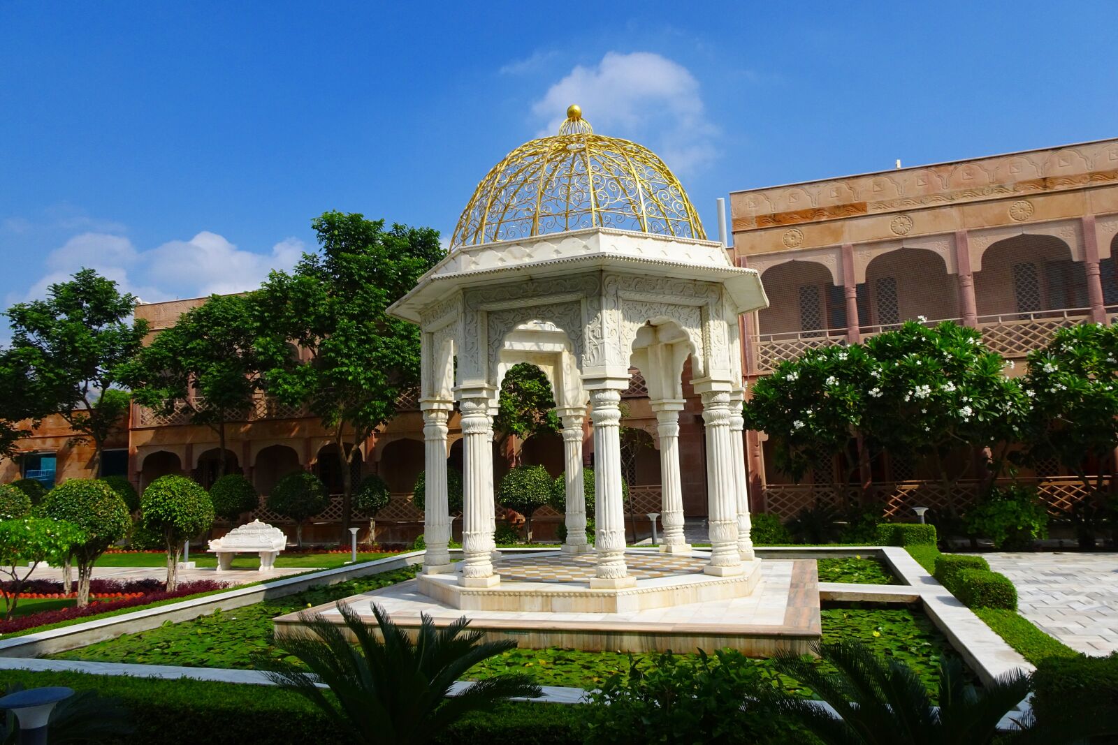 Sony Cyber-shot DSC-HX90V sample photo. Gazebo, canopy, garden photography