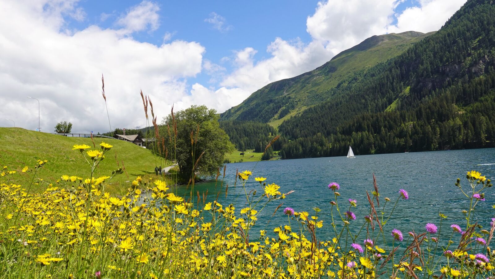 Sony DSC-RX100M7 sample photo. Lake, mountain, clouds photography