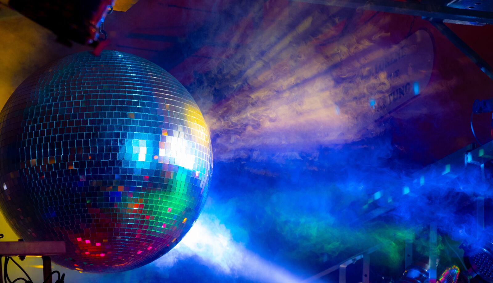 Canon EOS 800D (EOS Rebel T7i / EOS Kiss X9i) sample photo. Party, disco, light photography