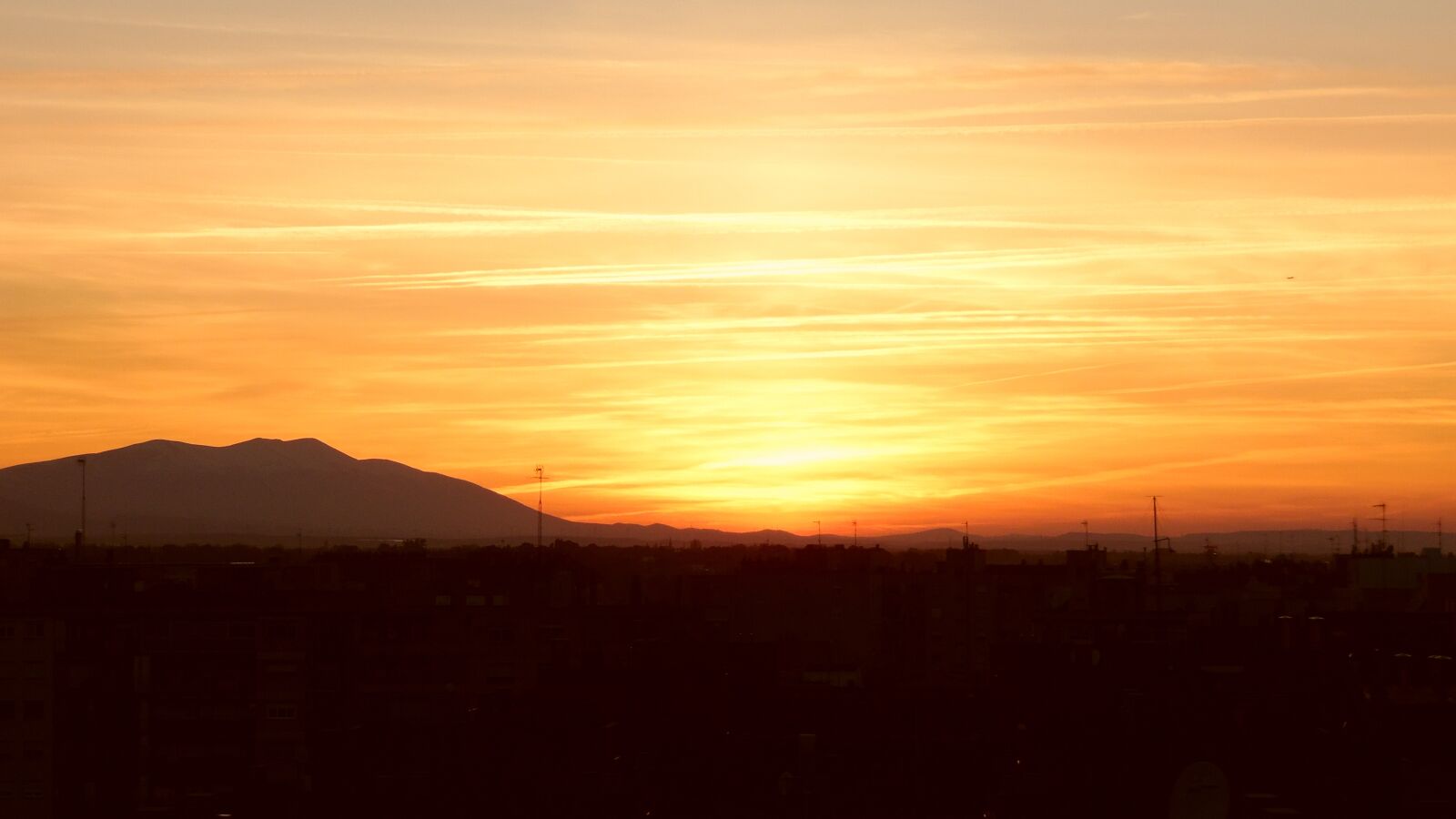 Samsung WB1100F/WB1101F/WB1102F sample photo. Aragon, saragossa, moncayo photography