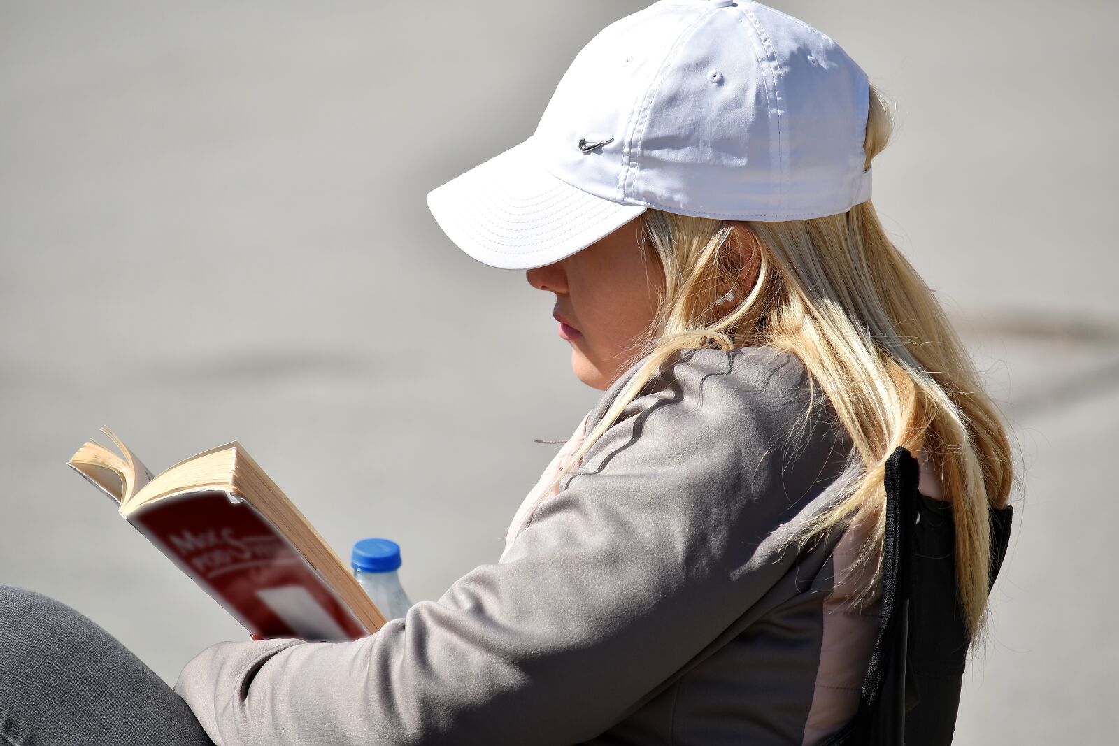 Nikon D5500 sample photo. Blonde hair, book, enjoyment photography
