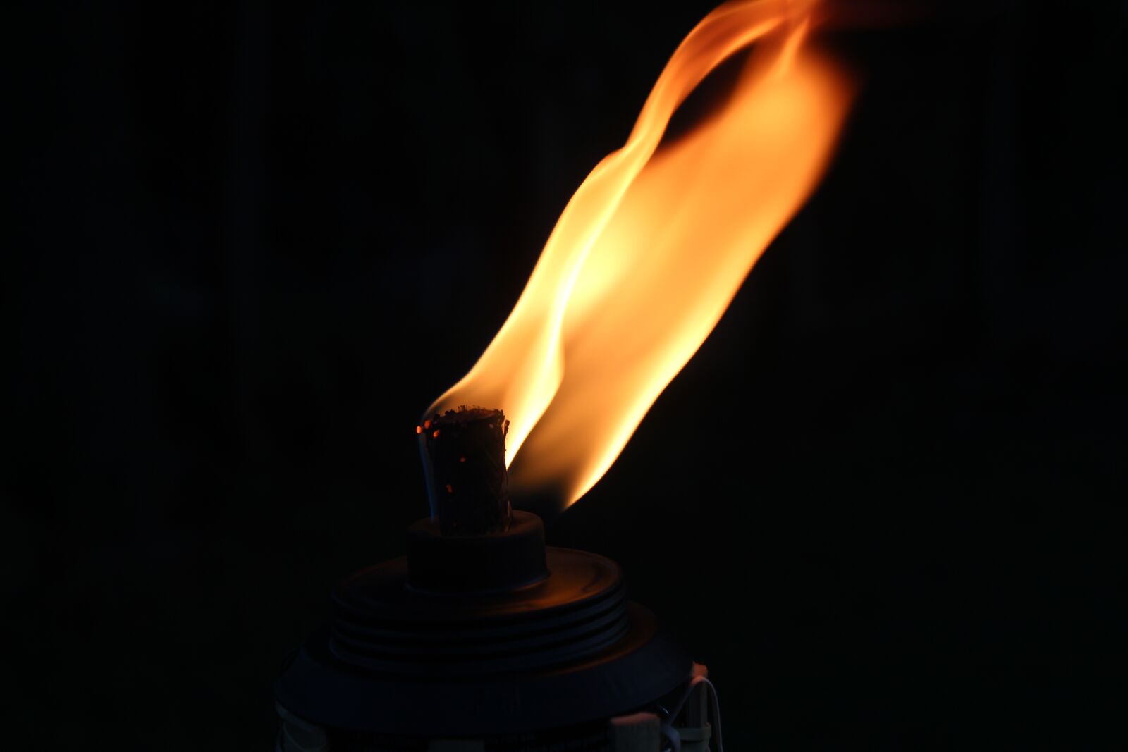 Canon EOS 700D (EOS Rebel T5i / EOS Kiss X7i) + Canon EF-S 18-55mm F3.5-5.6 IS II sample photo. Flame, burnt, burn photography