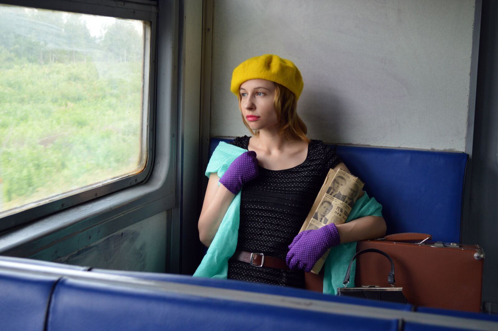 Nikon D3200 sample photo. Train, woman, passenger photography