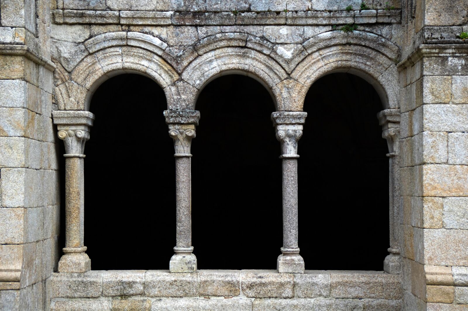Nikon D40 sample photo. Romanesque, cloister, monastery photography