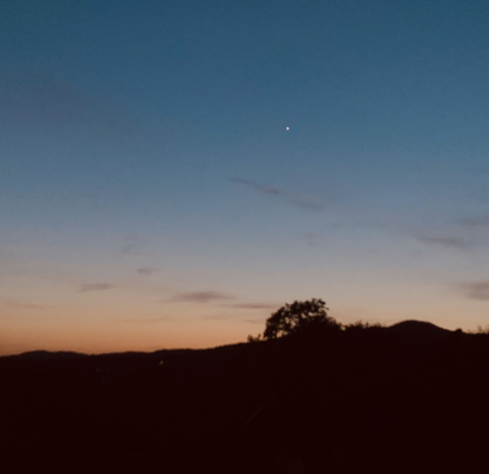 Apple iPhone XR sample photo. At dusk, lonely, sunset photography