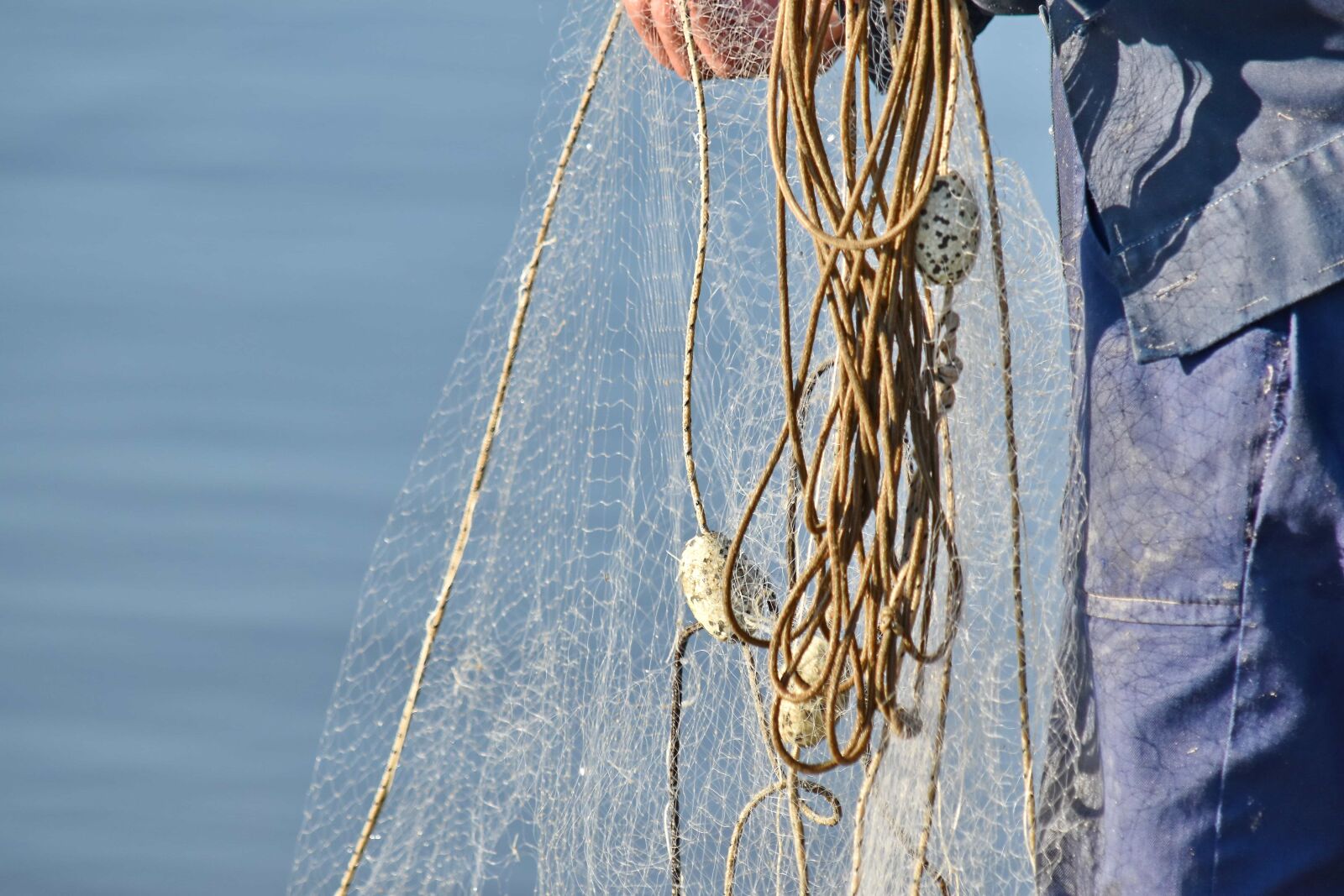 Nikon D5500 sample photo. Fisherman, knot, rope, water photography