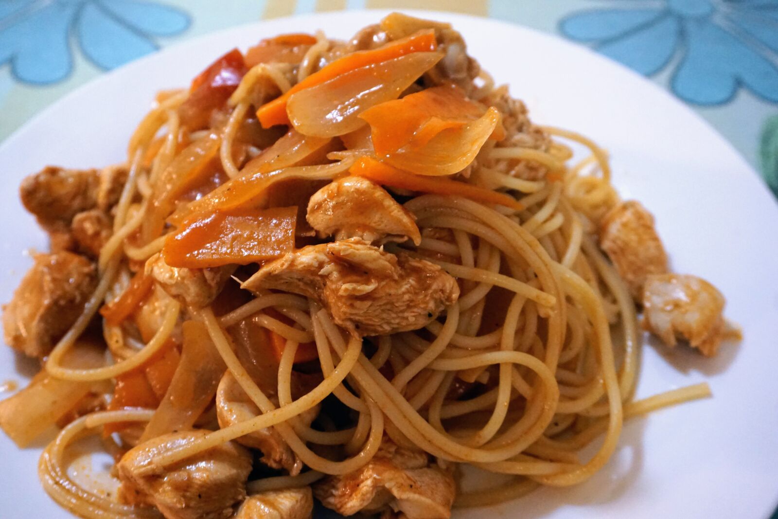 Sony a6000 sample photo. Pasta, chicken, spaghetti photography