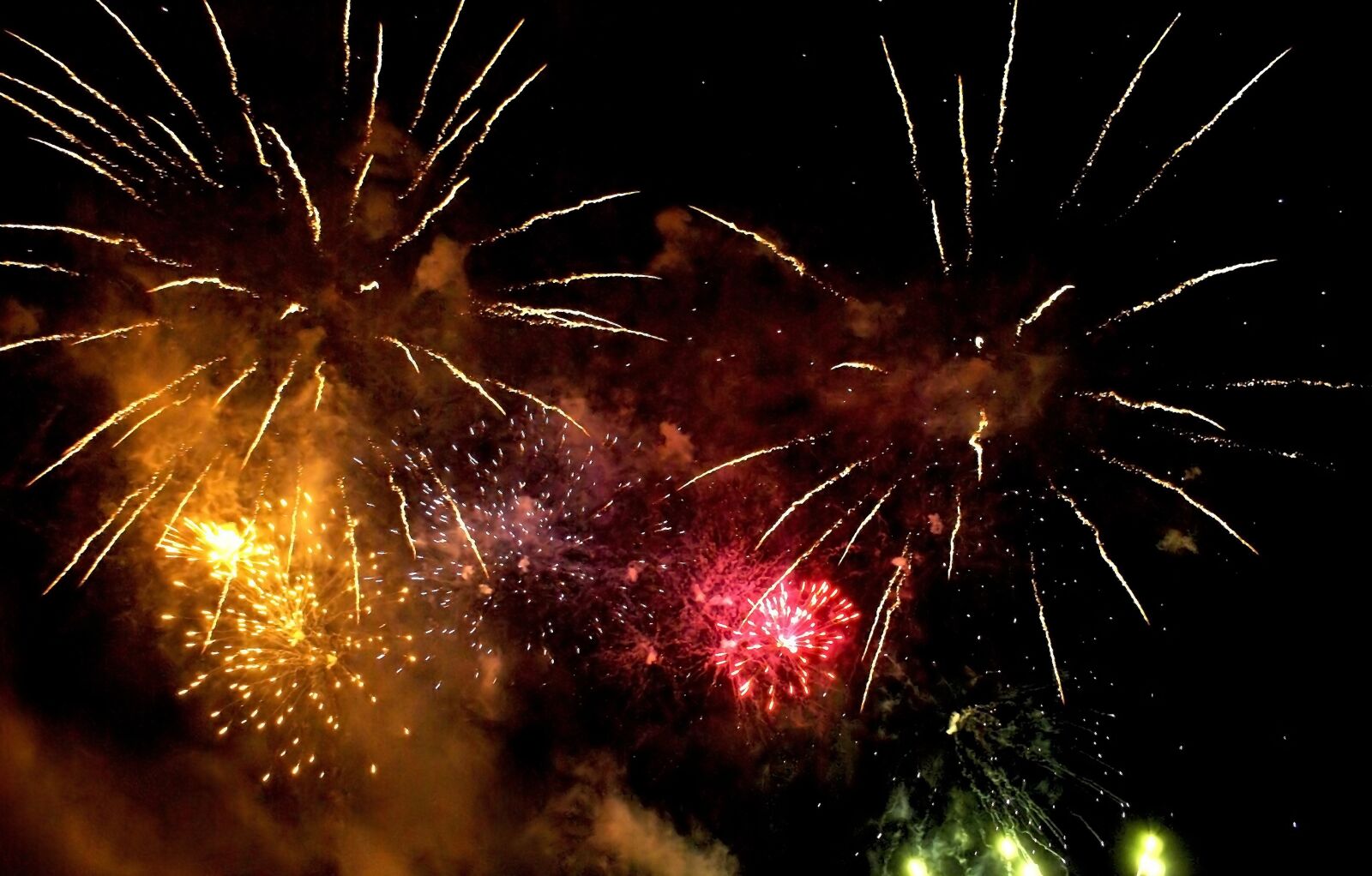 Sony Alpha DSLR-A100 sample photo. Fireworks, explosion, firecrackers photography