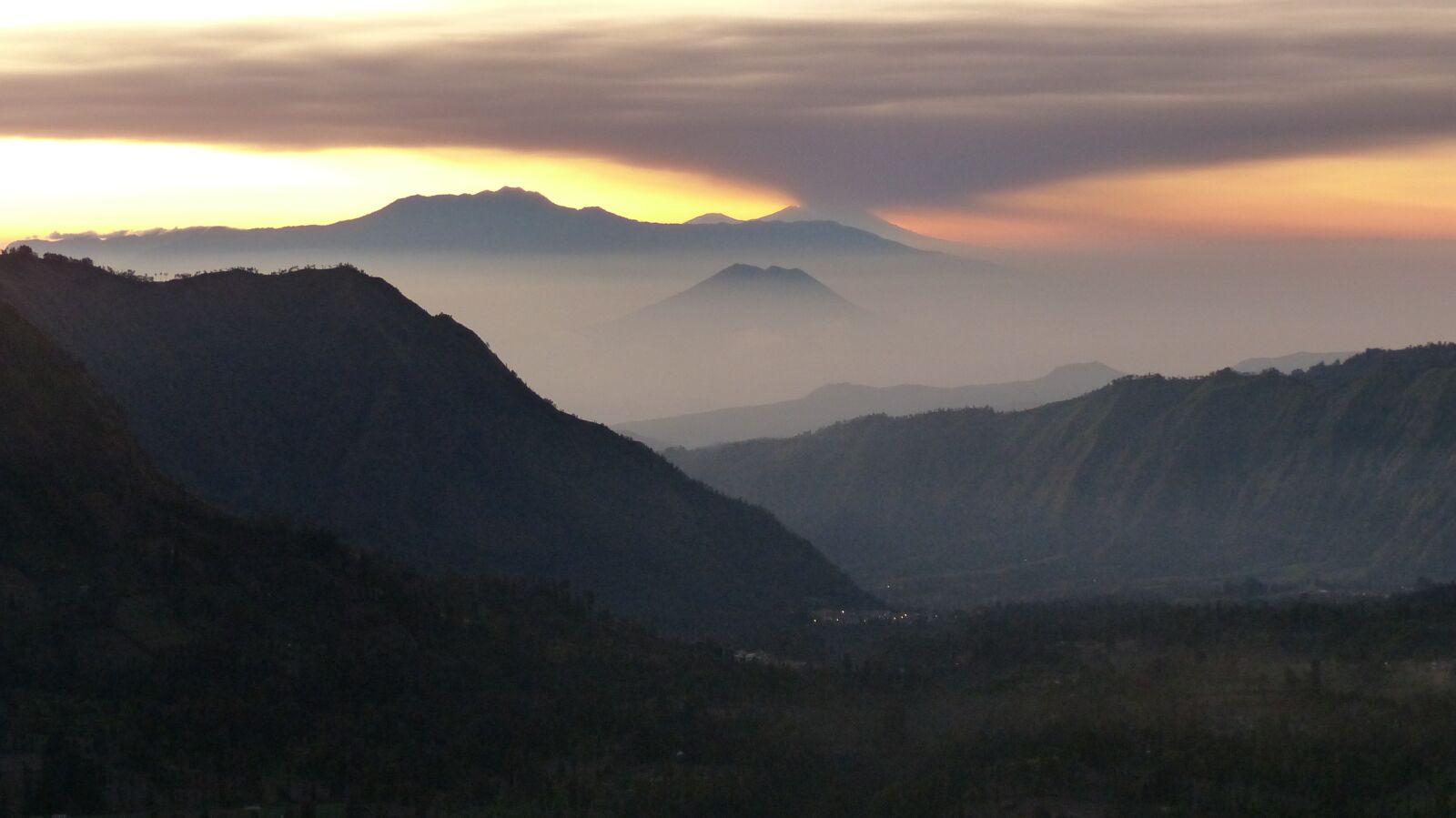 Panasonic Lumix DMC-FZ200 sample photo. Indonesia, java, volcano photography