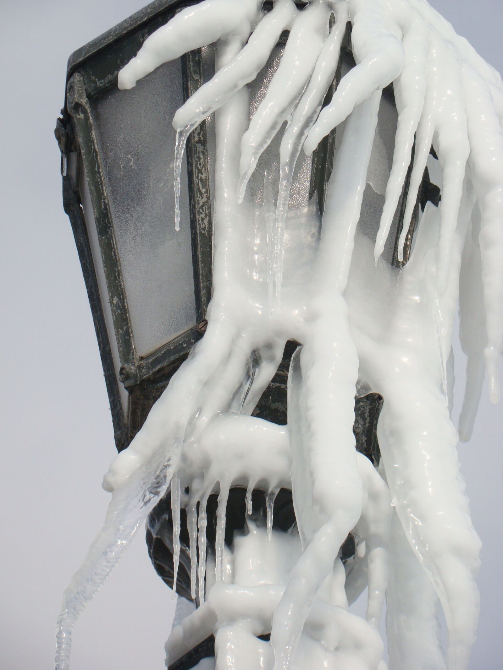 Sony Cyber-shot DSC-H50 sample photo. Lamp, snow, ice photography