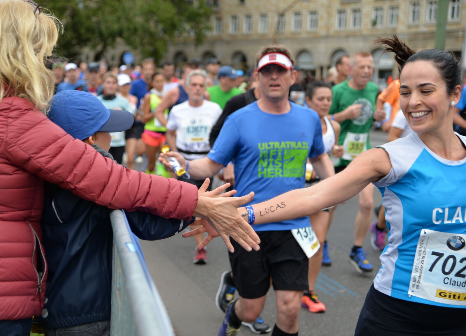 Nikon D610 sample photo. Marathon, enthusiasm, run photography