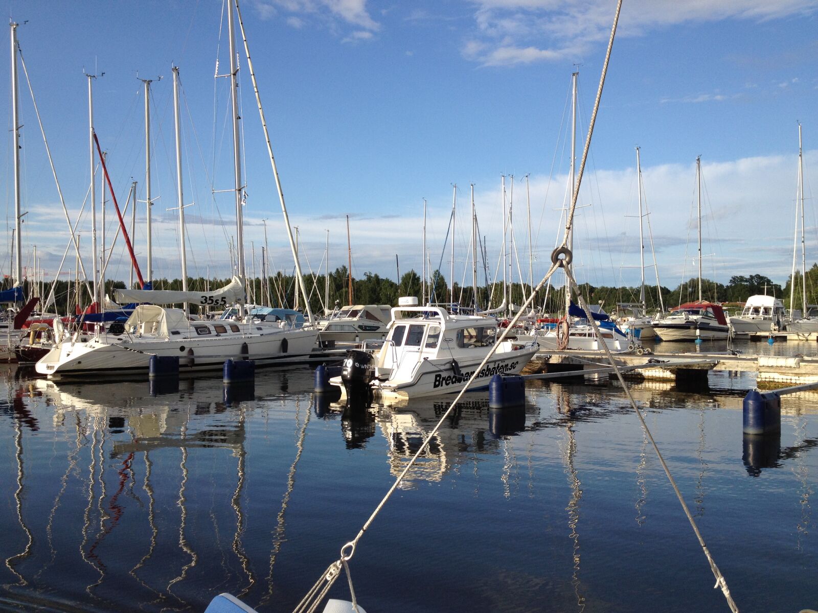 iPhone 4S back camera 4.28mm f/2.4 sample photo. Archipelago, blue, sky, boats photography
