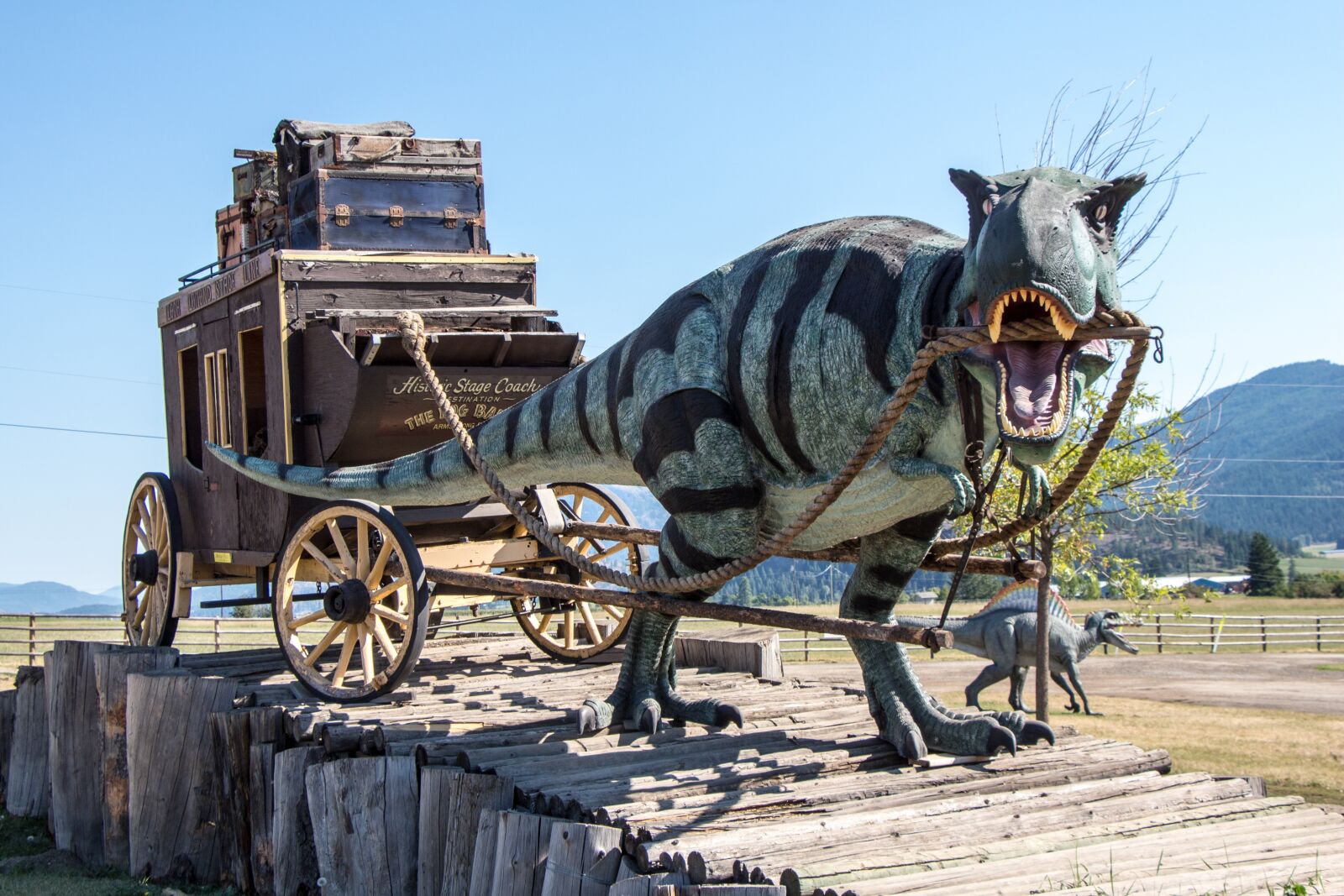 Canon EOS 650D (EOS Rebel T4i / EOS Kiss X6i) sample photo. Dinosaur, stagecoach, t-rex photography