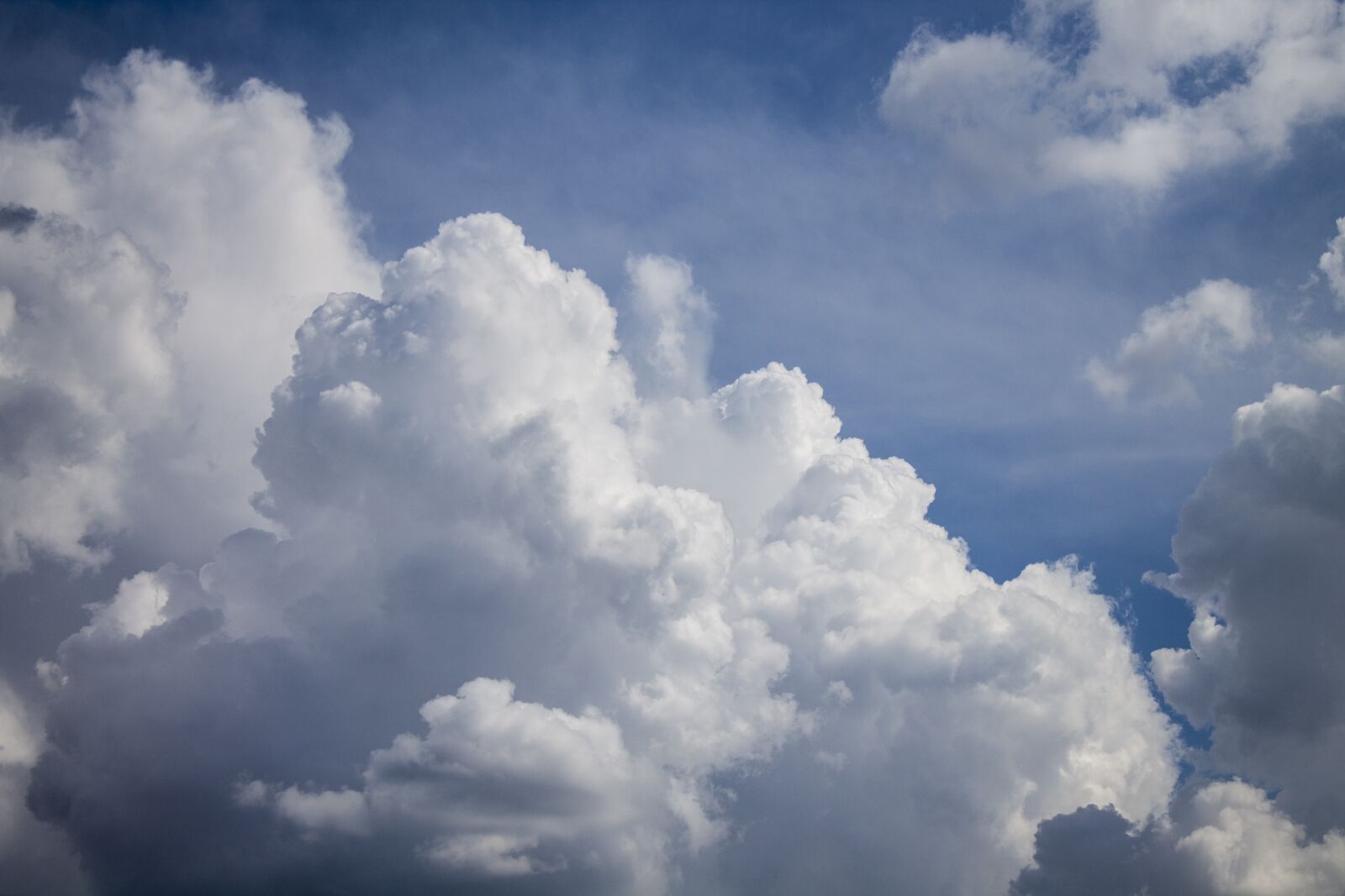 Canon EOS 1100D (EOS Rebel T3 / EOS Kiss X50) sample photo. Sky, clouds, nature photography