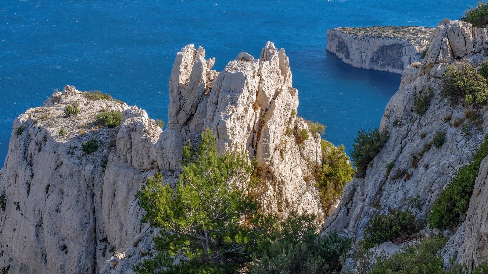 Fujifilm X30 sample photo. Calanque, marseille, sea photography