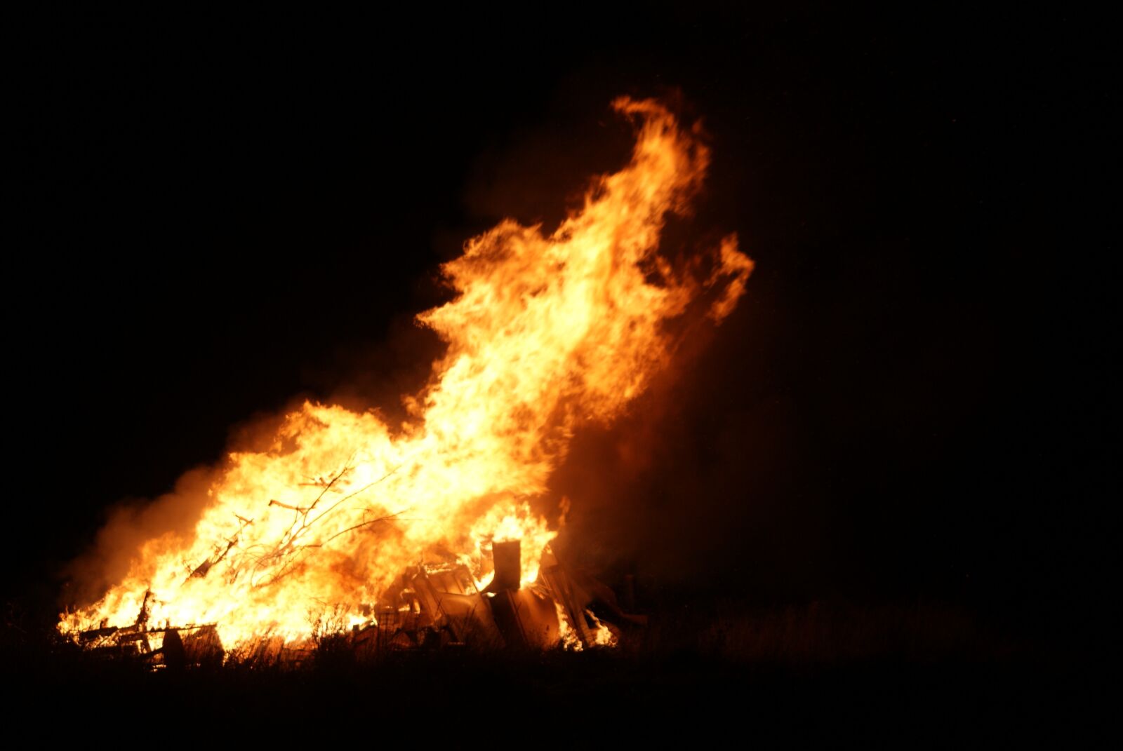 Sony Alpha DSLR-A200 sample photo. Bonfire, scotland, st combs photography