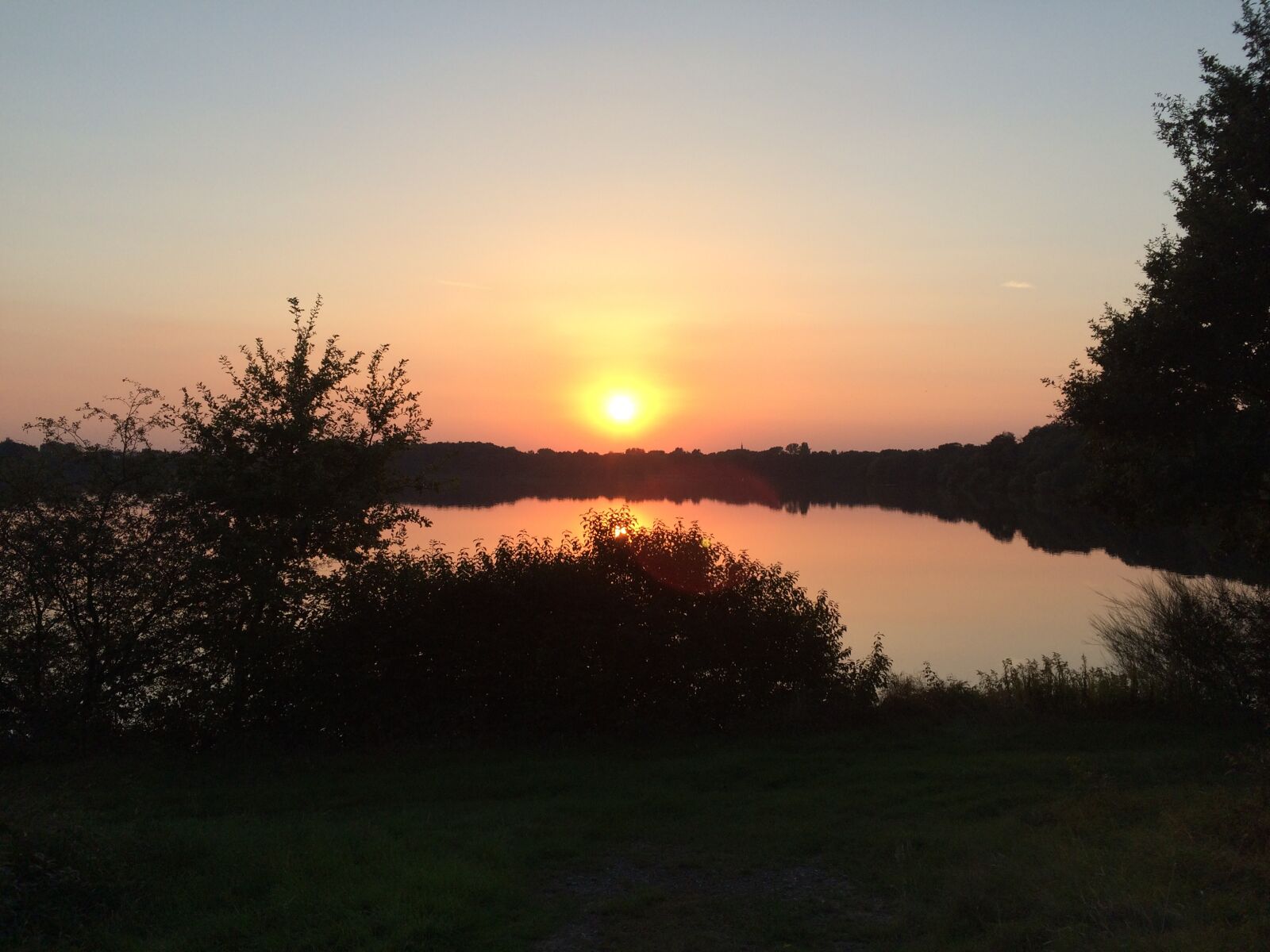 iPhone 5s back camera 4.15mm f/2.2 sample photo. Sunset, dusk, lake photography