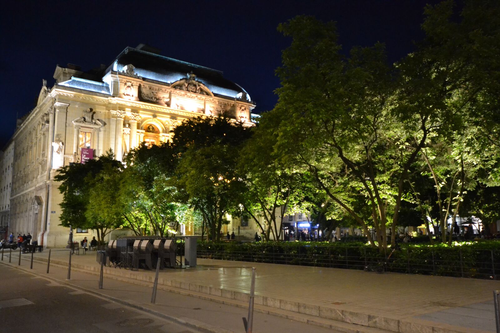 Nikon D3100 sample photo. Lyon, night, architecture photography