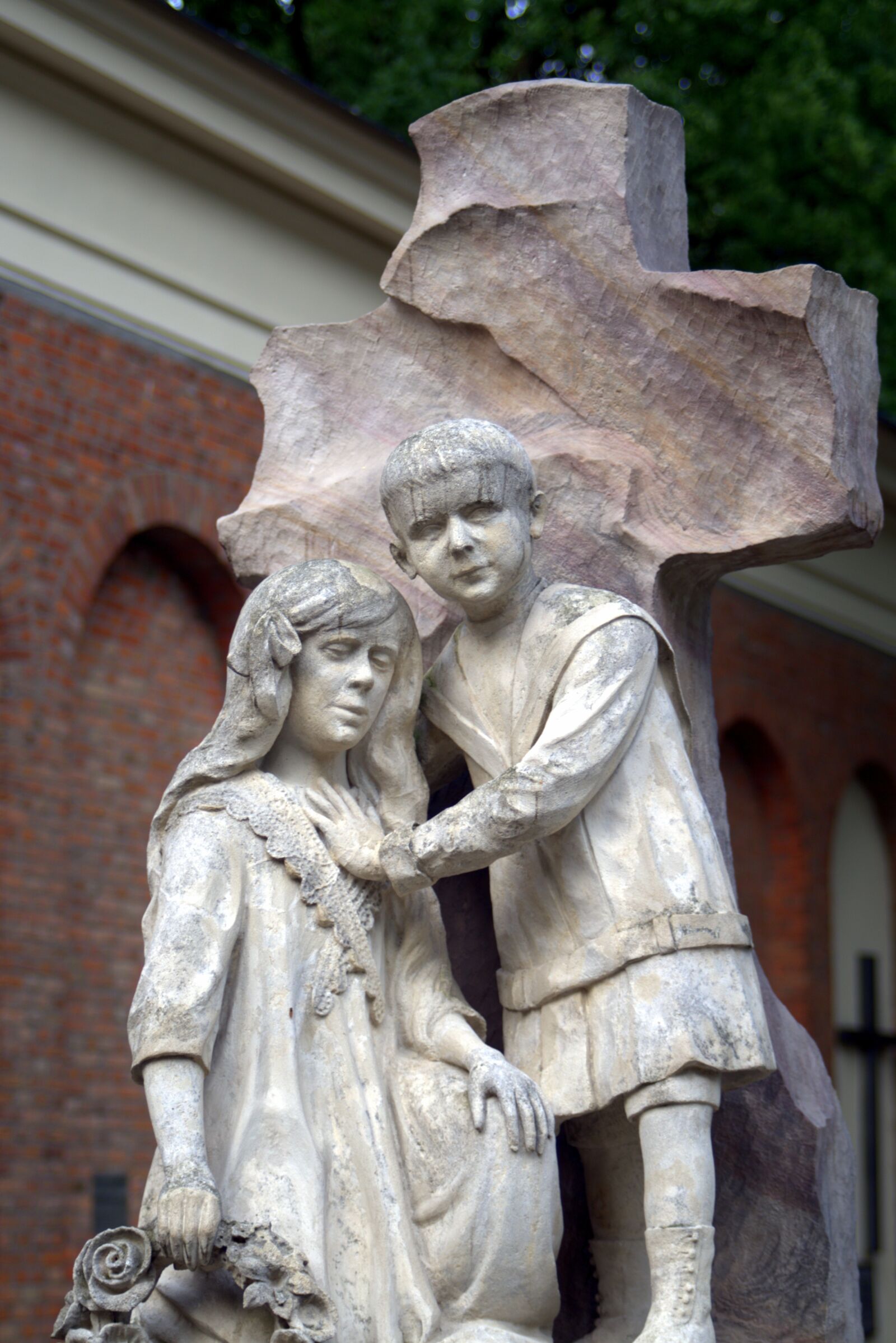 Pentax K-S2 sample photo. Sculpture, children, cemetery photography
