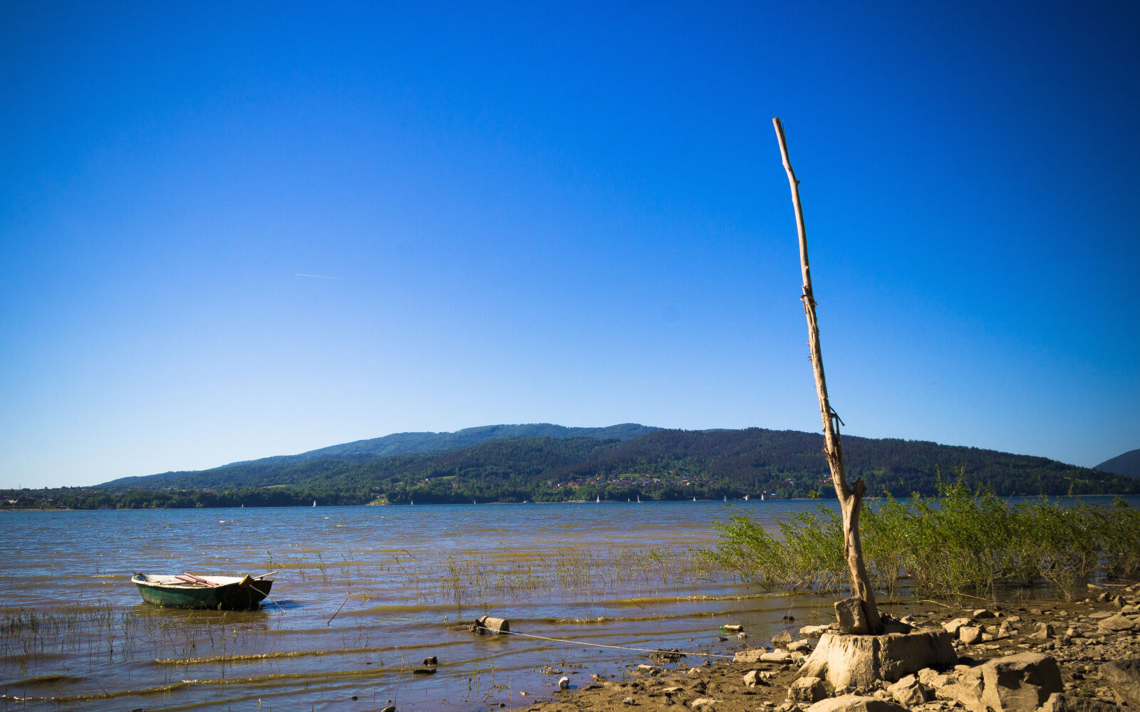 Canon EOS 600D (Rebel EOS T3i / EOS Kiss X5) sample photo. Boat, lake, stick, water photography