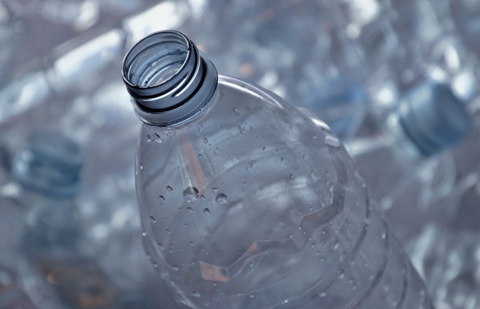 Canon EOS 80D sample photo. Plastic, processing, waste photography