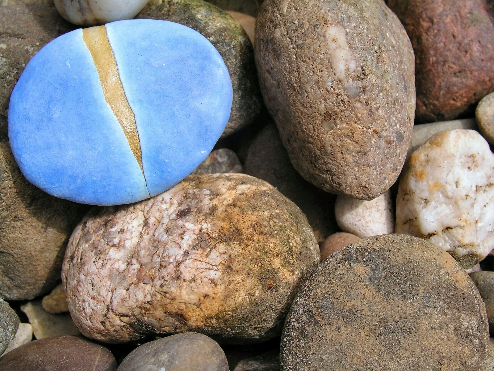 Olympus C5050Z sample photo. Stones, pebbles, art photography