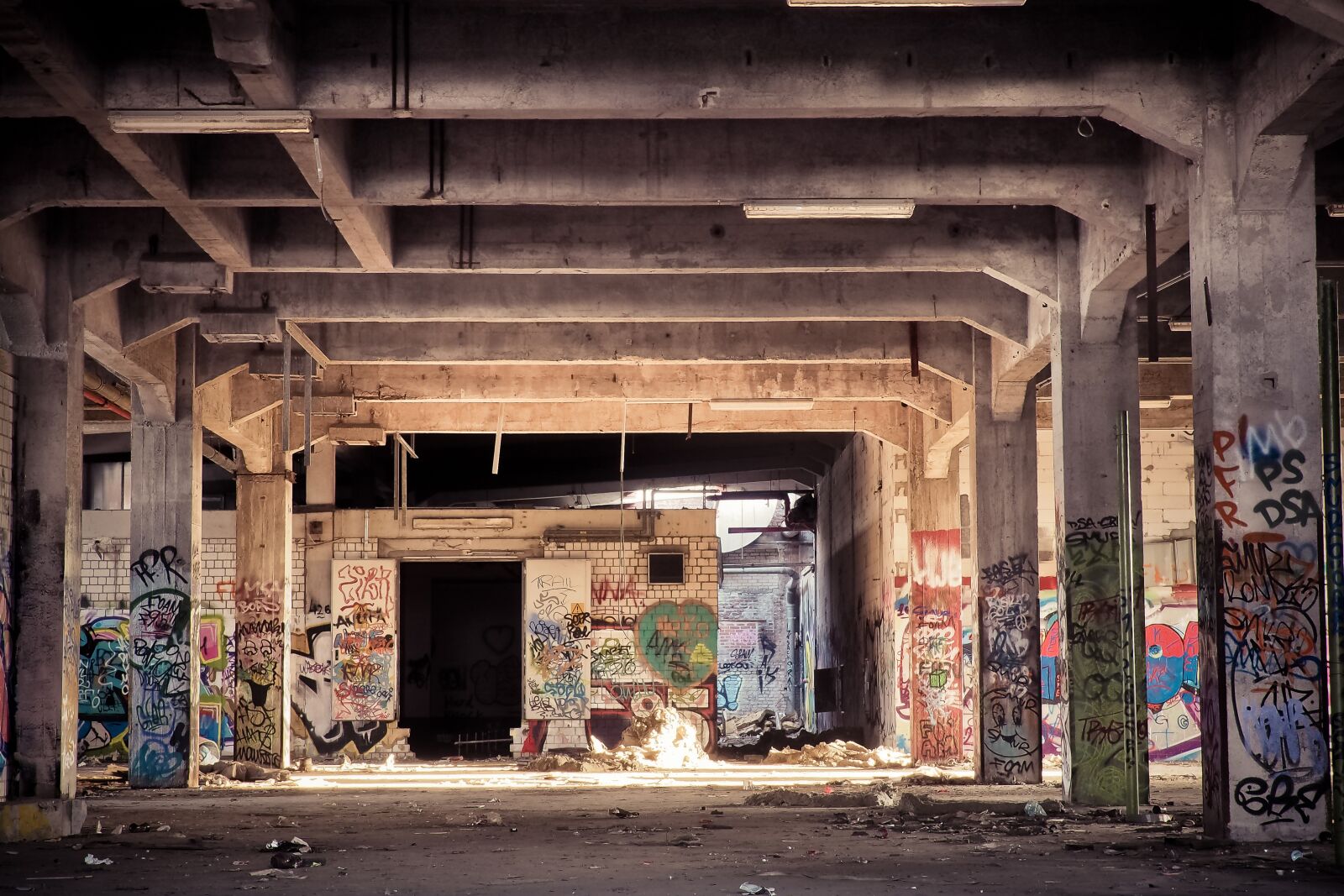 Olympus OM-D E-M10 sample photo. Lost places, rooms, abandoned photography