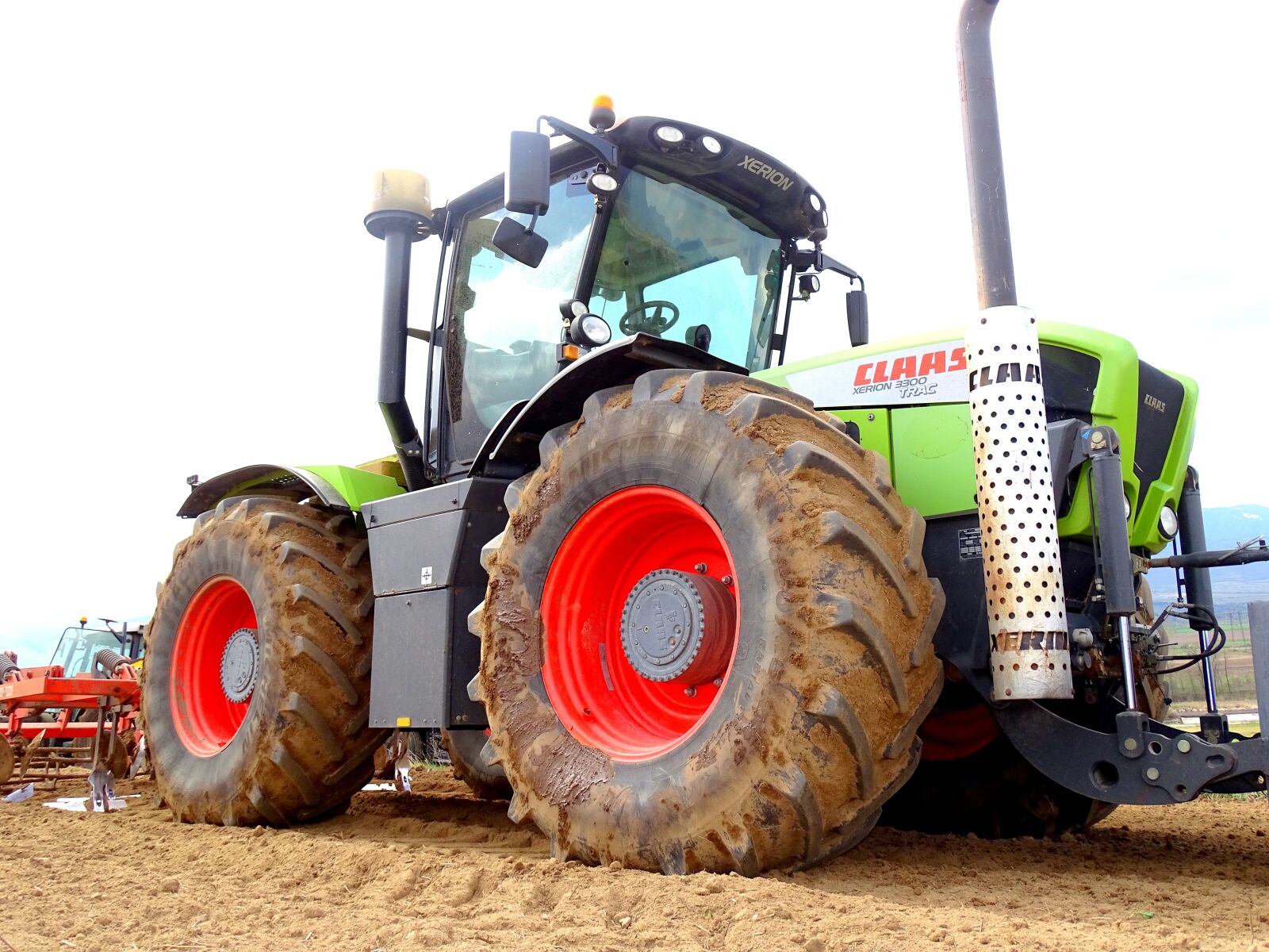 Sony Cyber-shot DSC-HX400V sample photo. Tractor, class, field photography