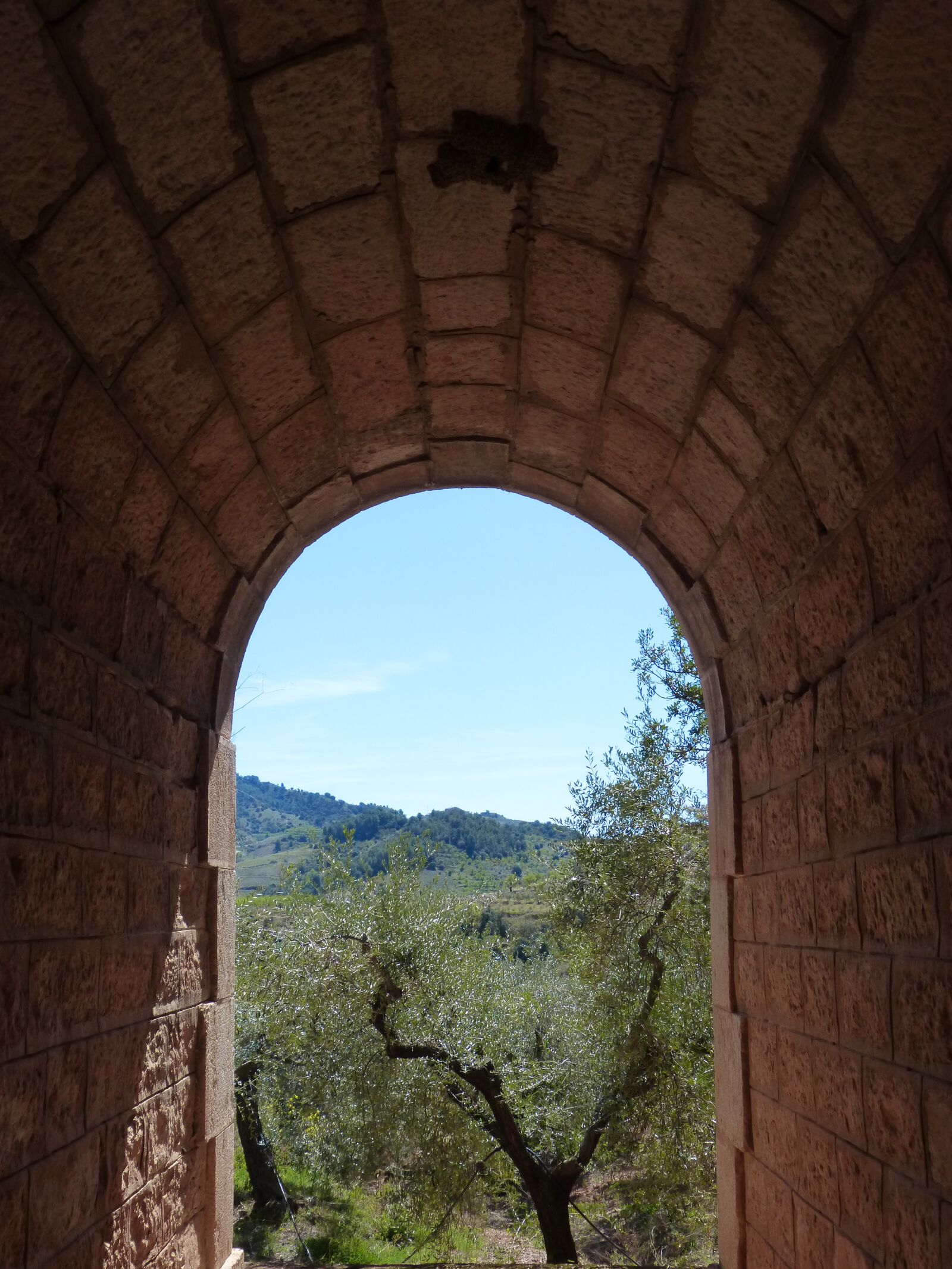 Panasonic DMC-FZ62 sample photo. Bobeda, tunnel, freemasonry photography