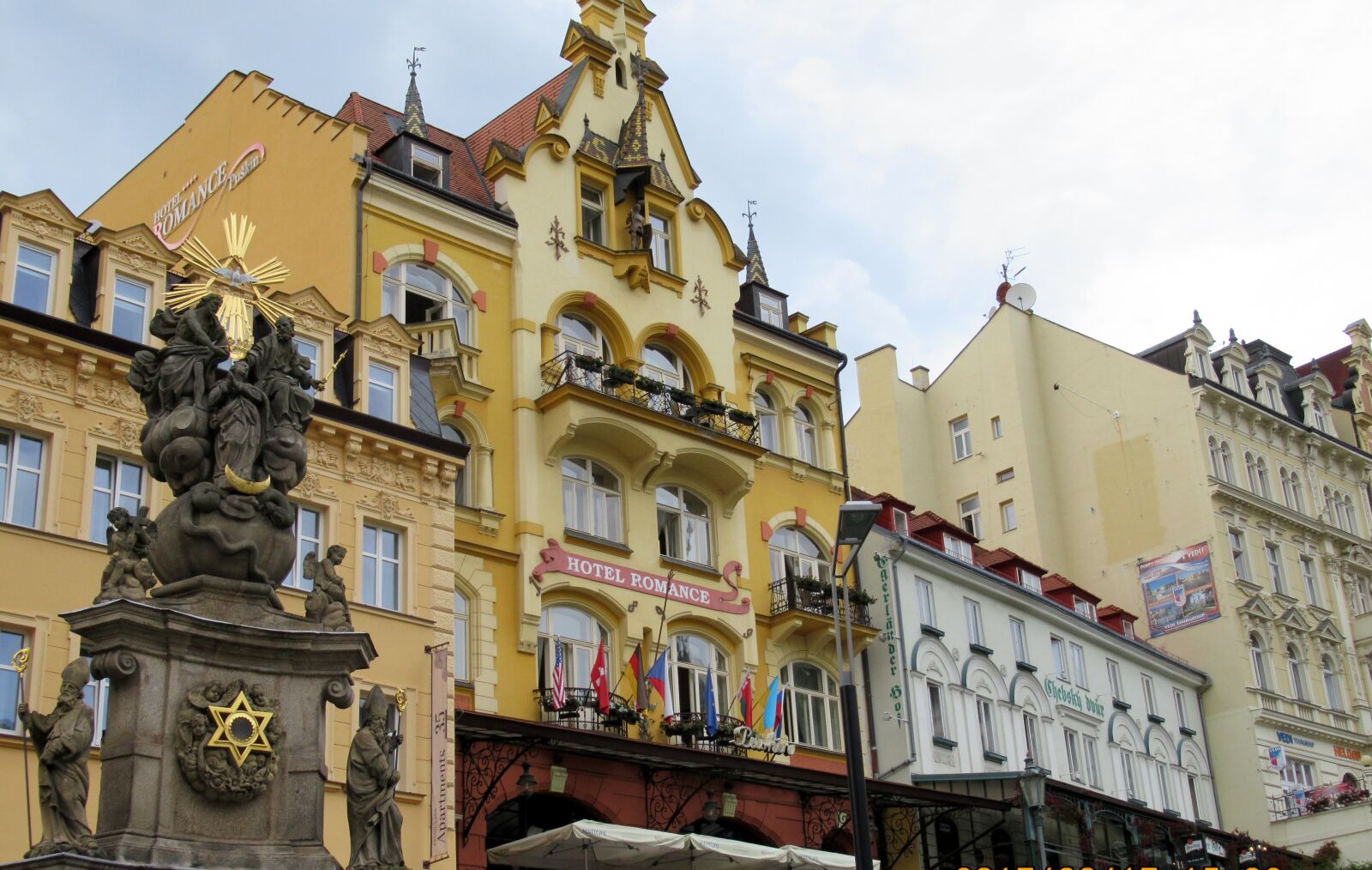 Canon PowerShot SX620 HS sample photo. Karlovy vary, hotels, statue photography