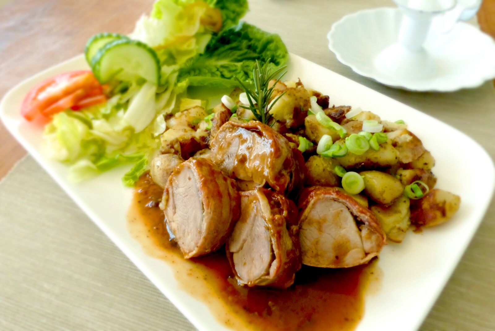 Panasonic Lumix DMC-FZ200 sample photo. Pork tenderloin, bacon, meal photography