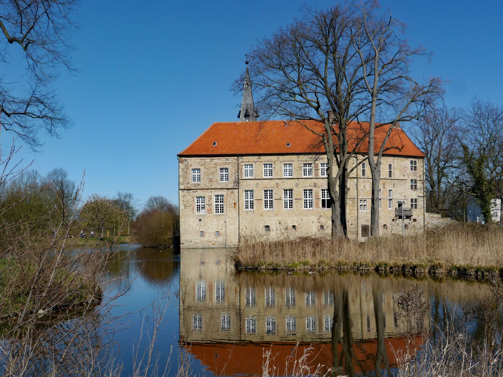 Panasonic Lumix DMC-G3 sample photo. L dinghausen burg, wasserburg photography