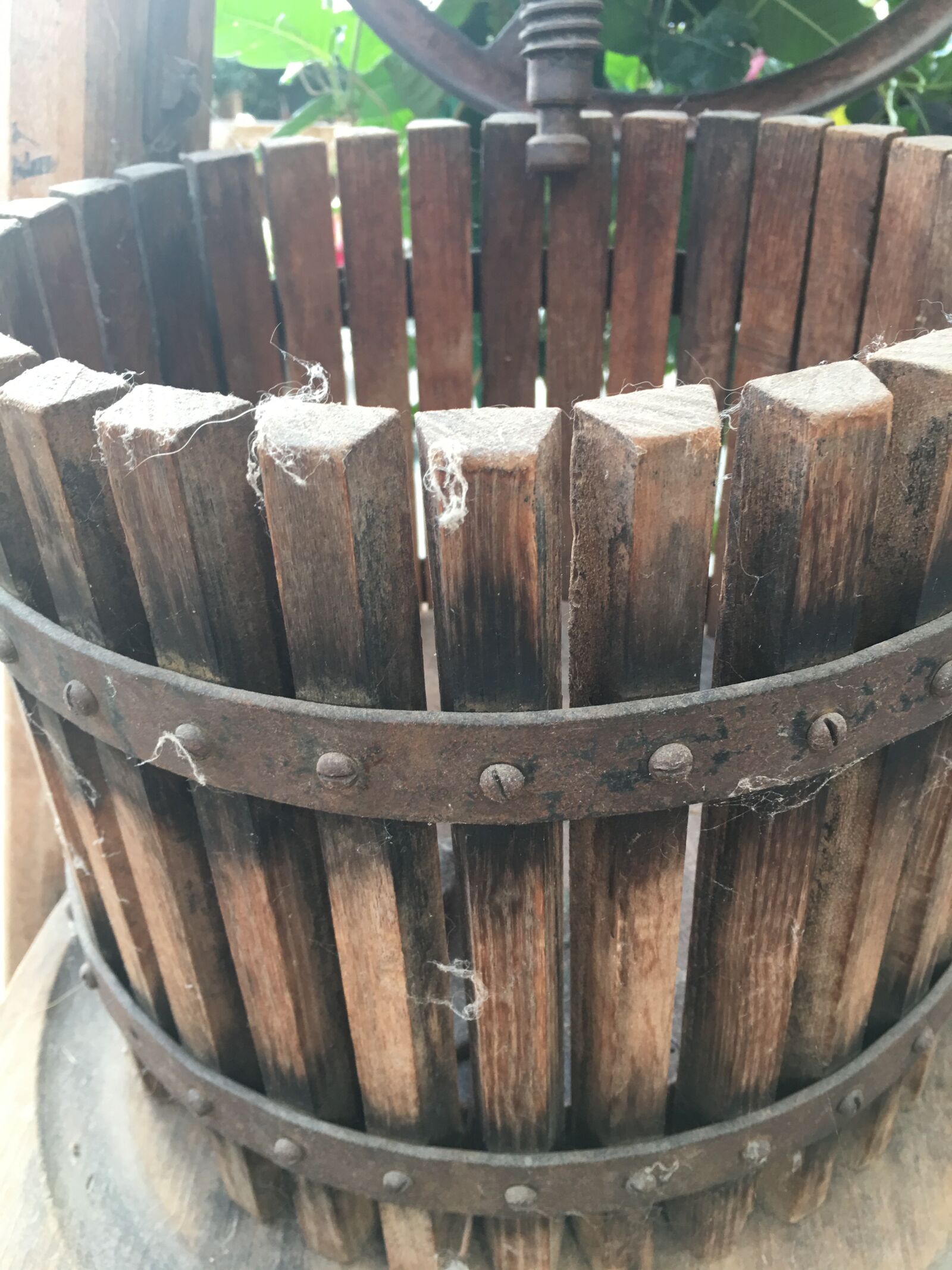 iPhone 6s Plus back camera 4.15mm f/2.2 sample photo. Antique, basket, old, fashioned photography