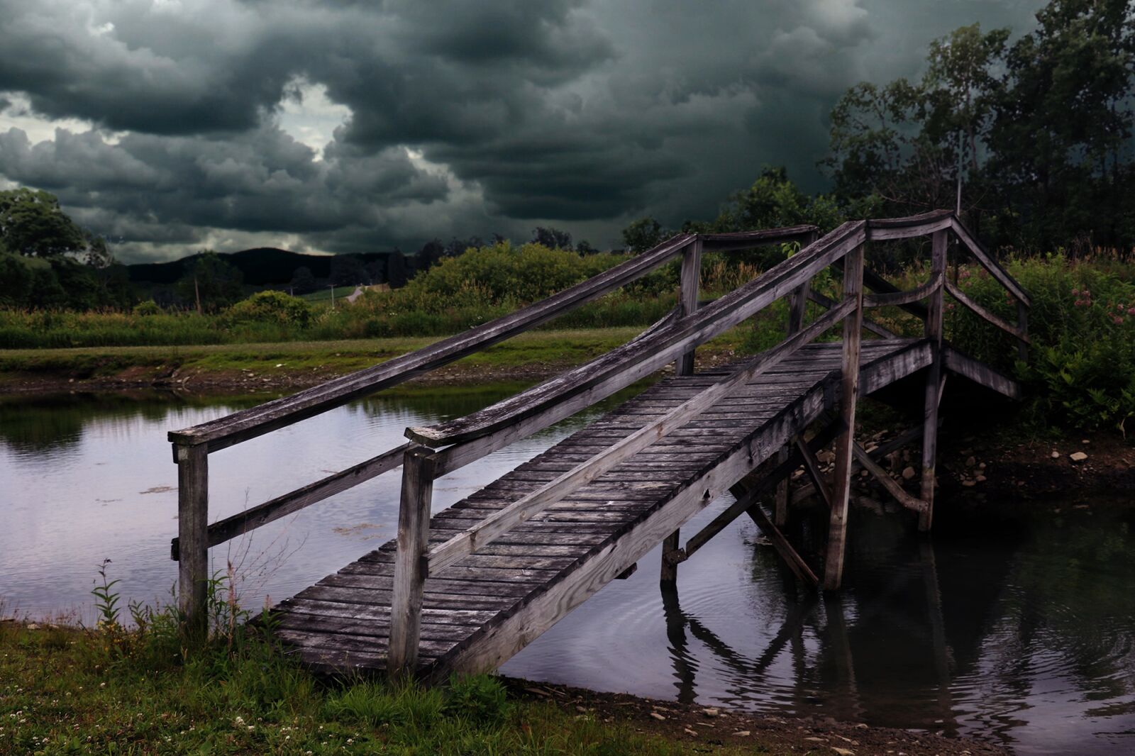 Canon EOS 7D Mark II sample photo. Storm, bridge, clouds photography