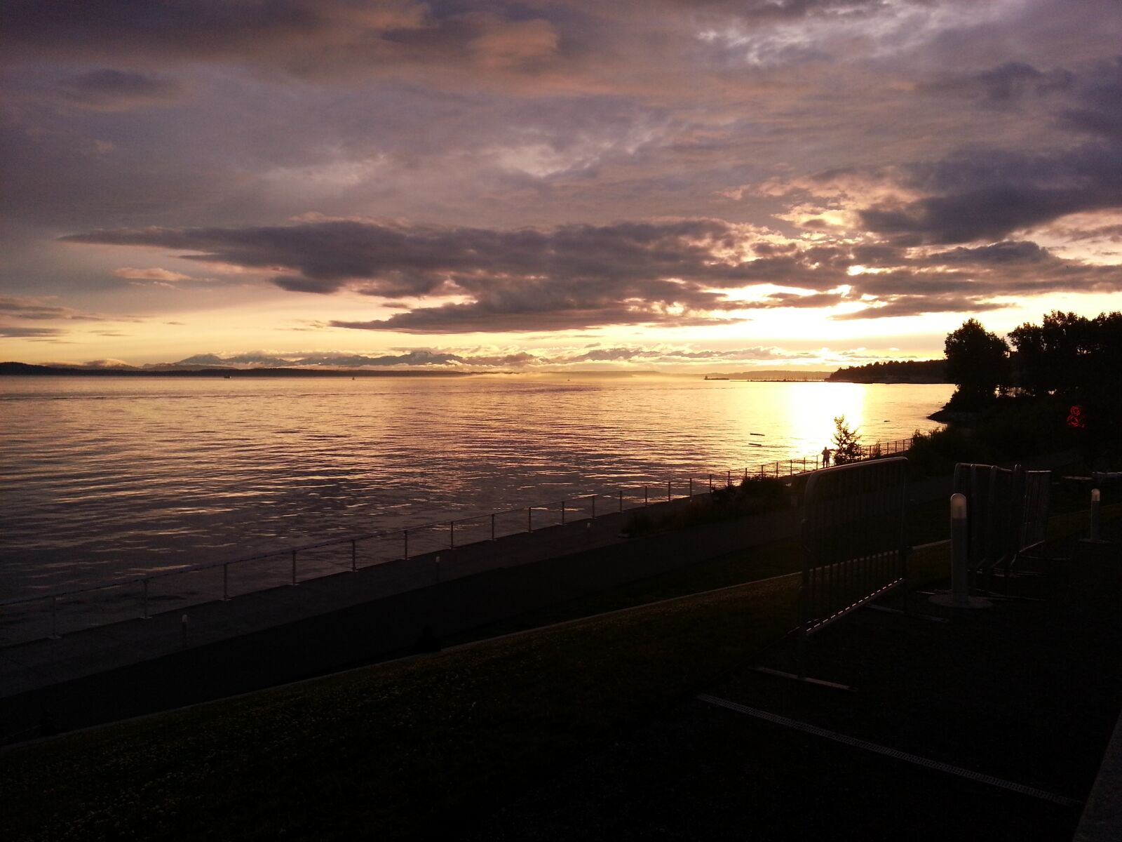 Samsung Galaxy Note2 sample photo. Evening, clouds, mood photography