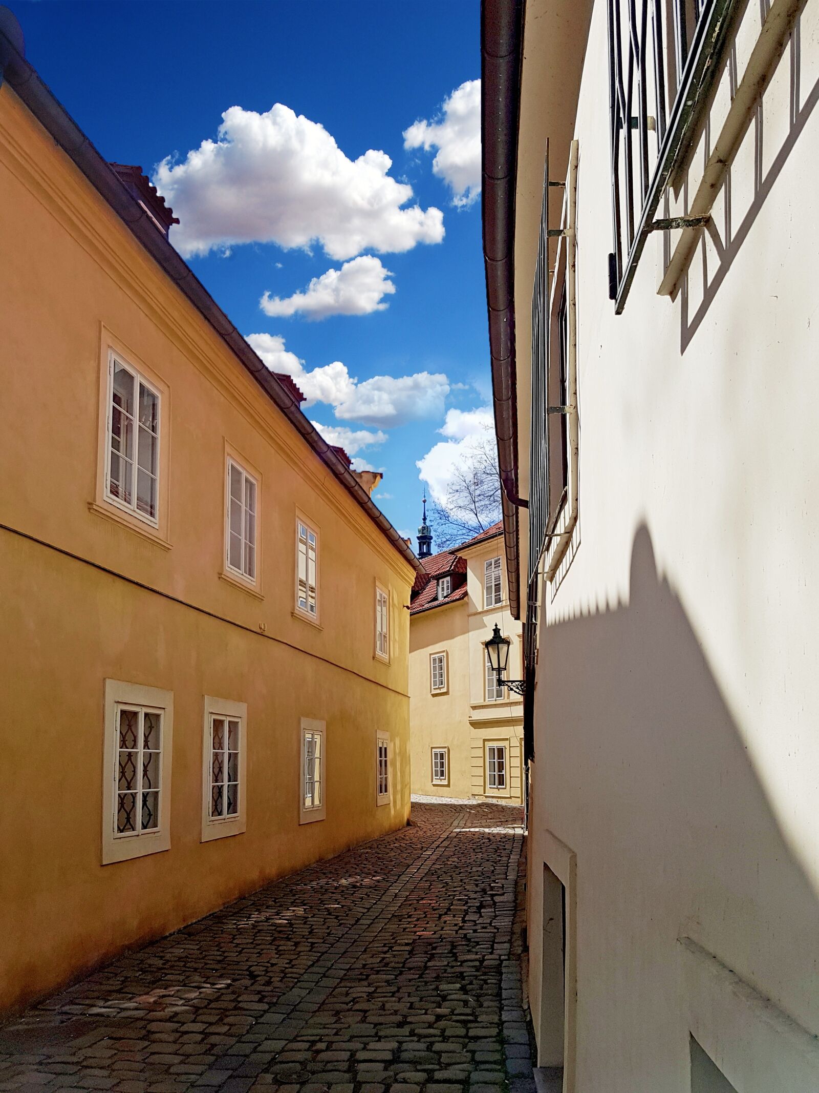 Samsung Galaxy S7 Edge sample photo. Prague, alley, paving photography