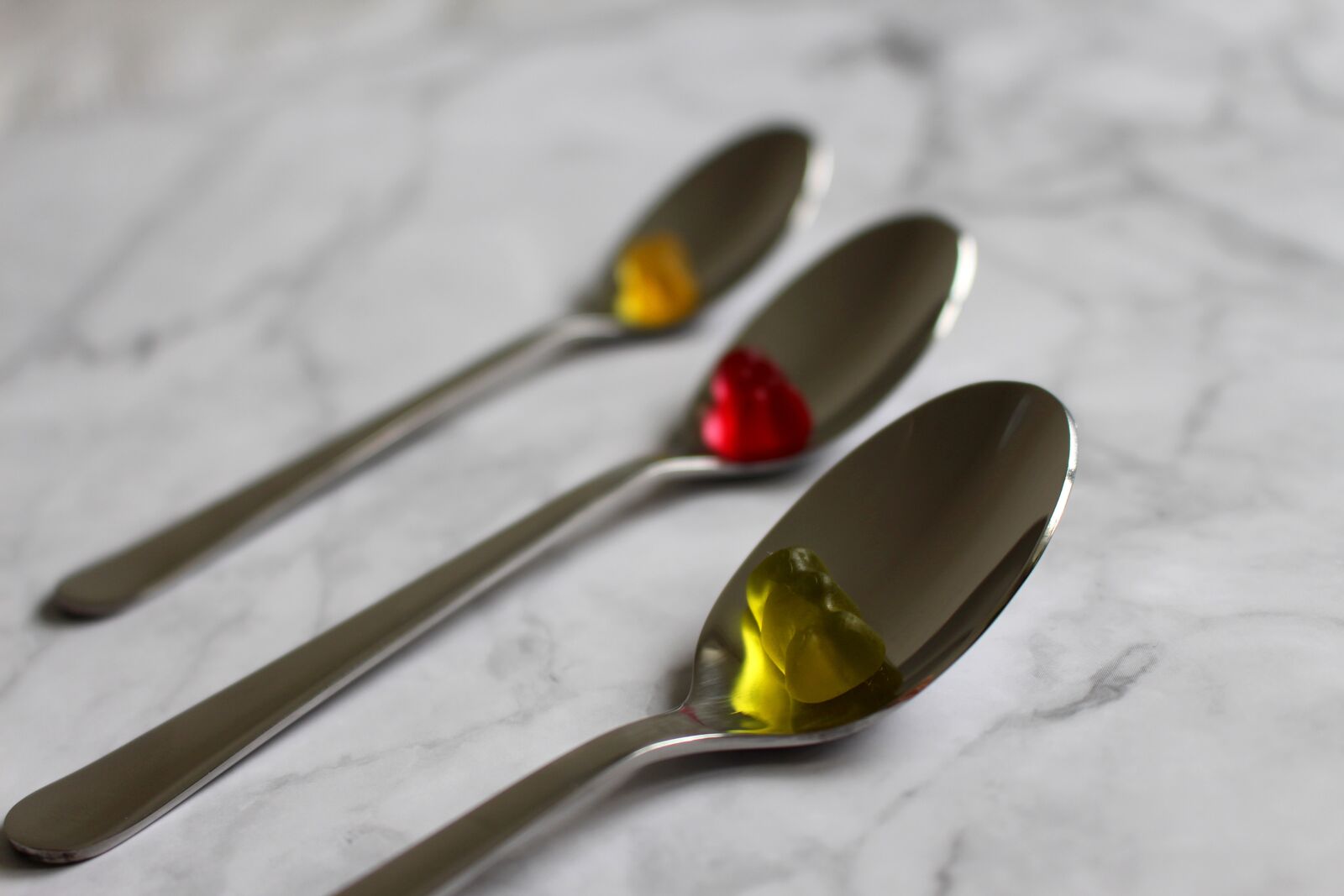 Canon EOS 700D (EOS Rebel T5i / EOS Kiss X7i) sample photo. Spoon, gummib r, fruit photography