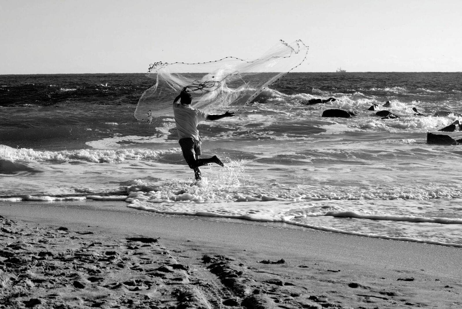Nikon D200 sample photo. Fisherman, casting net, bait photography