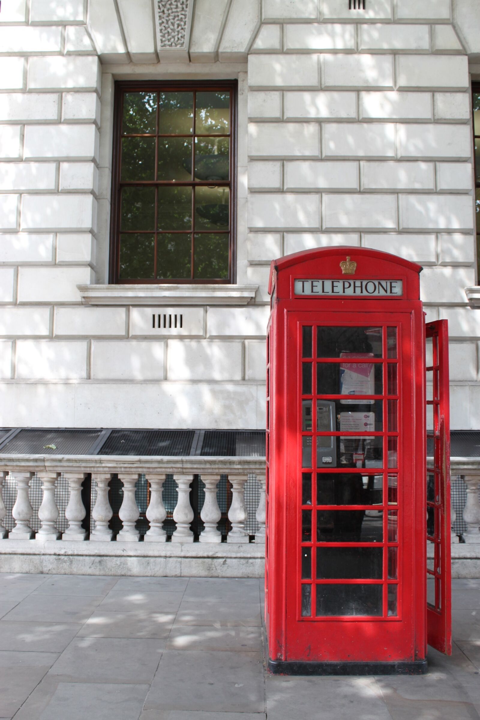 Canon EOS 500D (EOS Rebel T1i / EOS Kiss X3) sample photo. Telephone, box, england photography