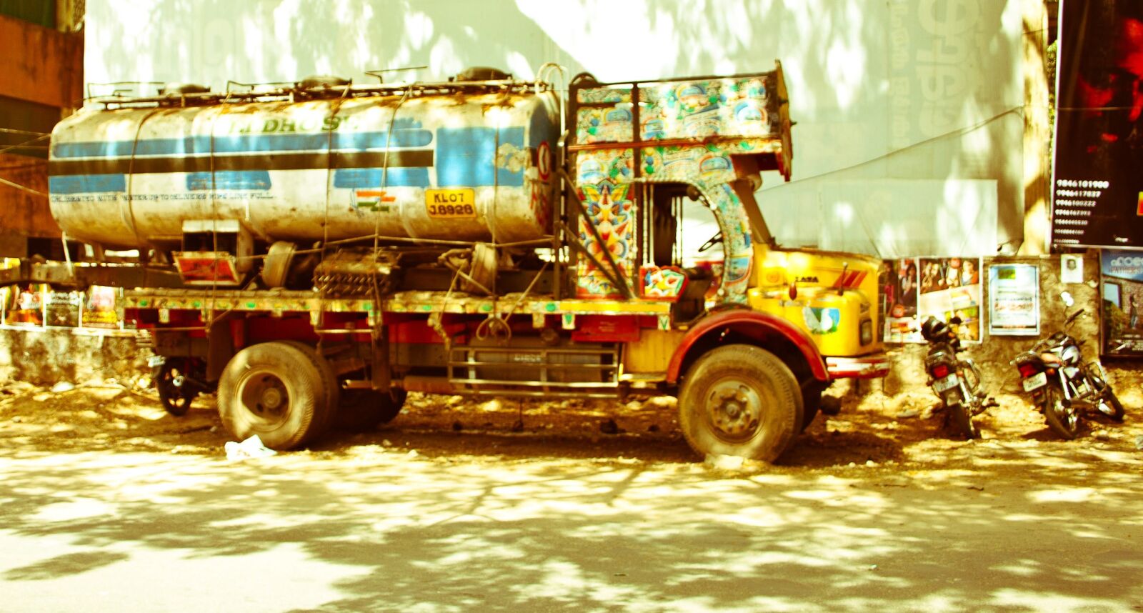 Canon EOS 500D (EOS Rebel T1i / EOS Kiss X3) + Canon EF-S 18-55mm F3.5-5.6 II sample photo. Truck, india, transport photography