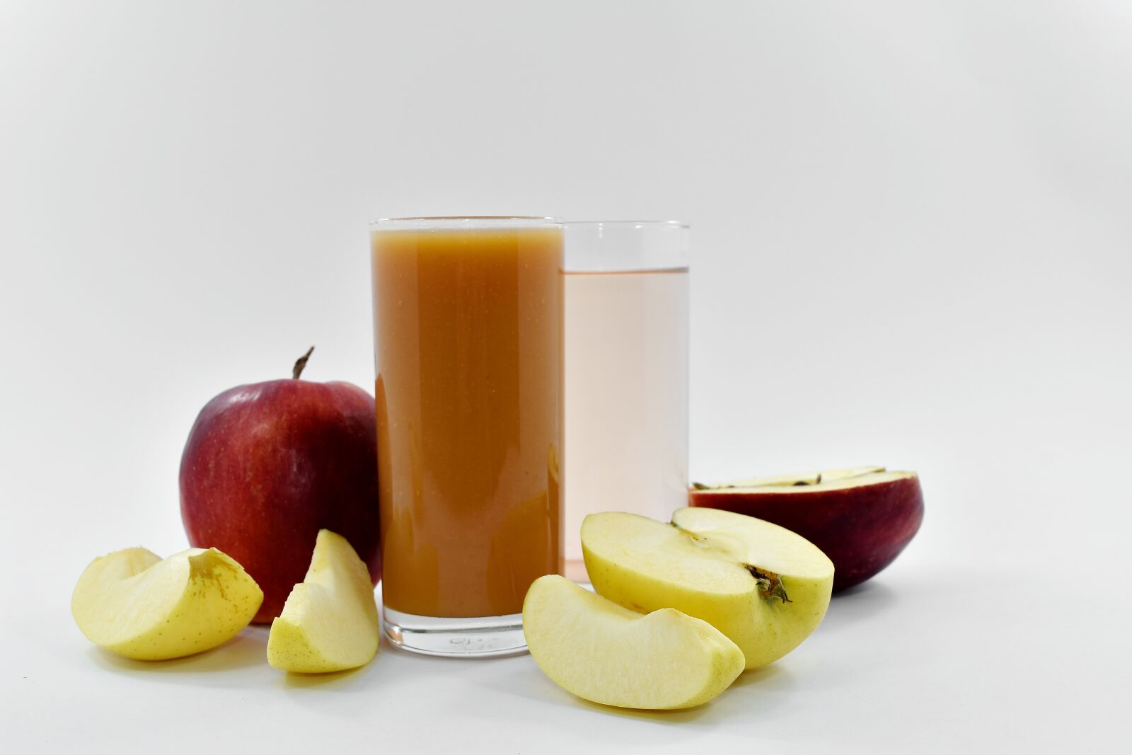 Nikon D5500 sample photo. Apples, fresh water, fruit photography